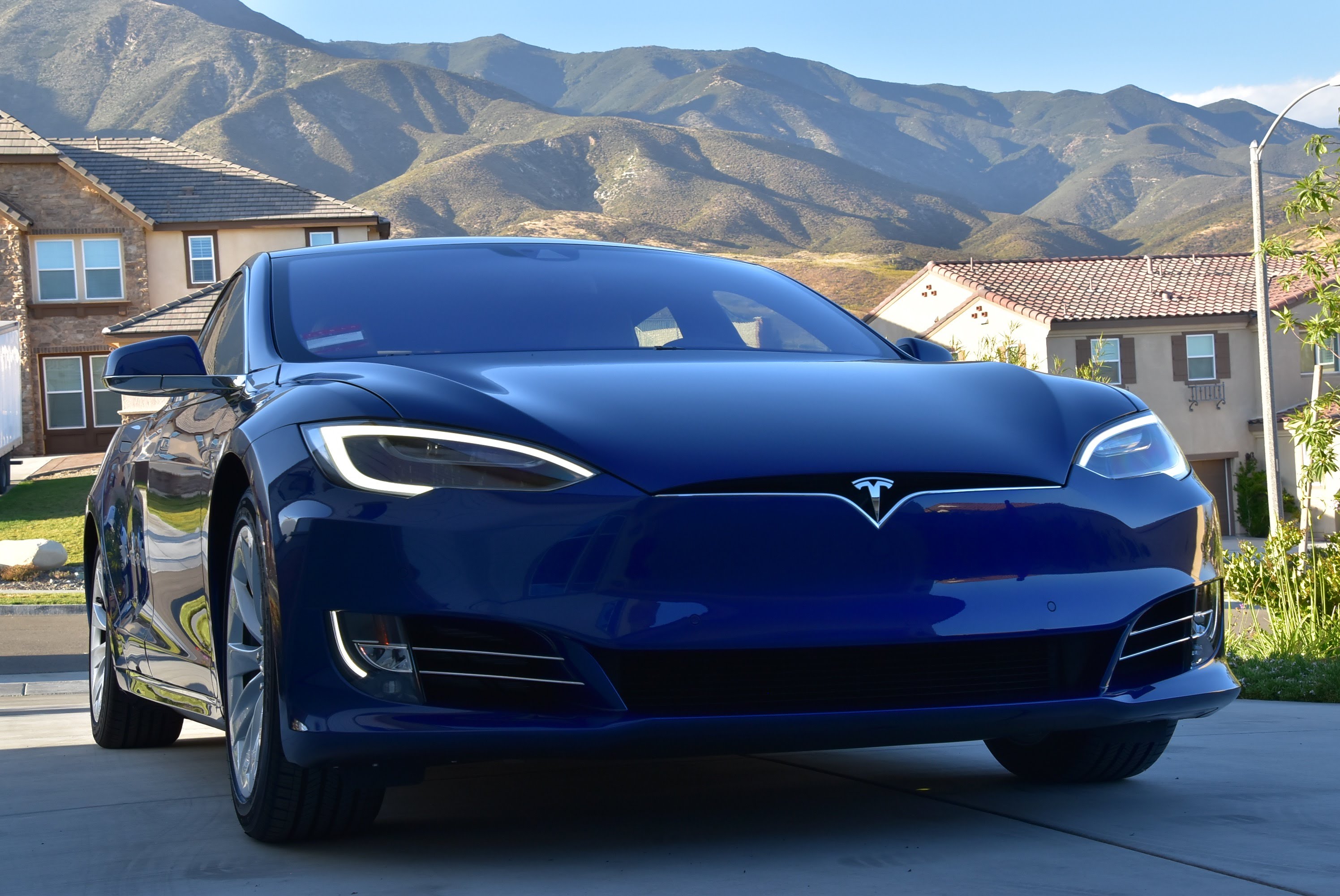 Tesla обяви рекордни доставки