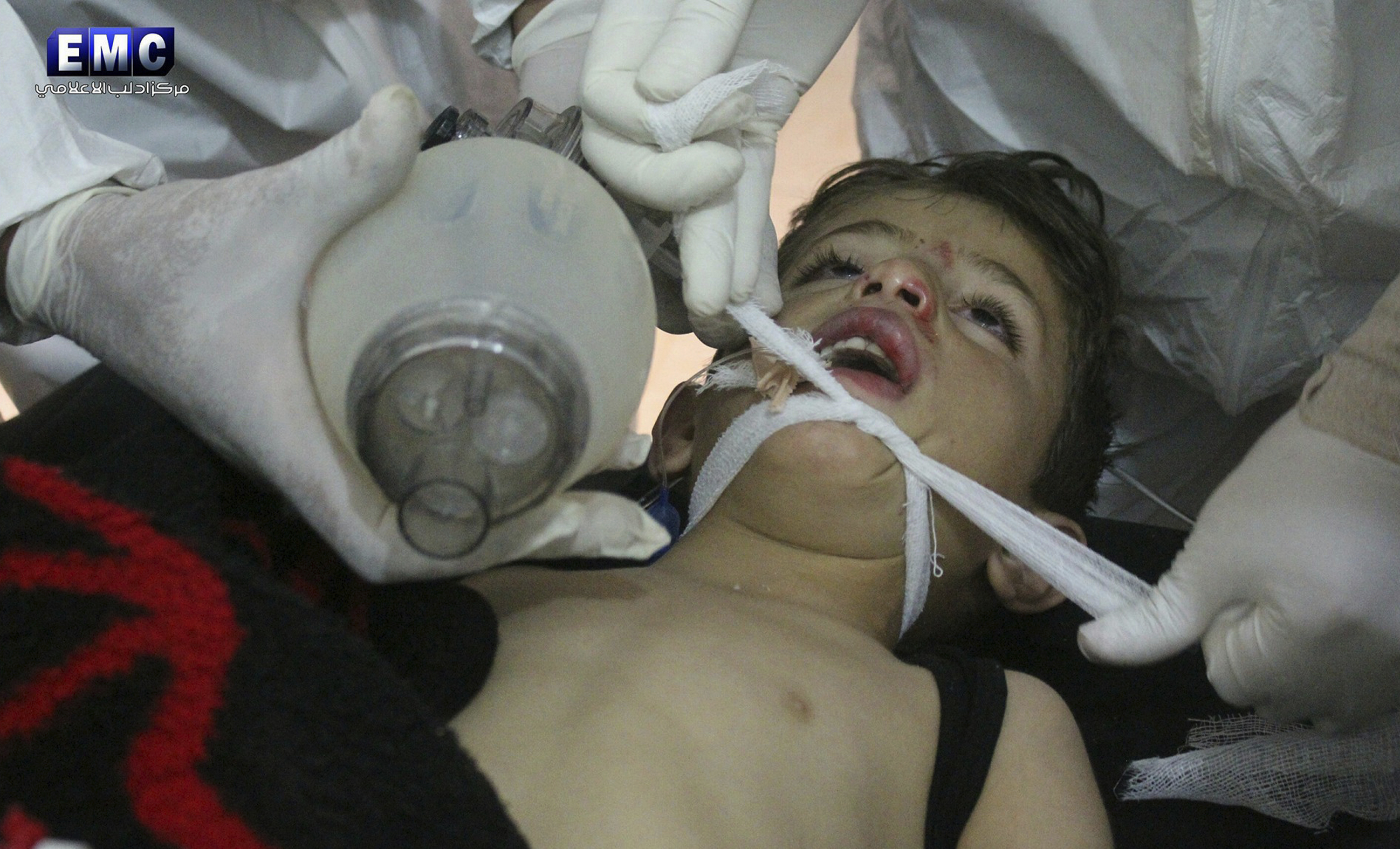 Ужас след химическата атака в сирийски град (снимки+видео)