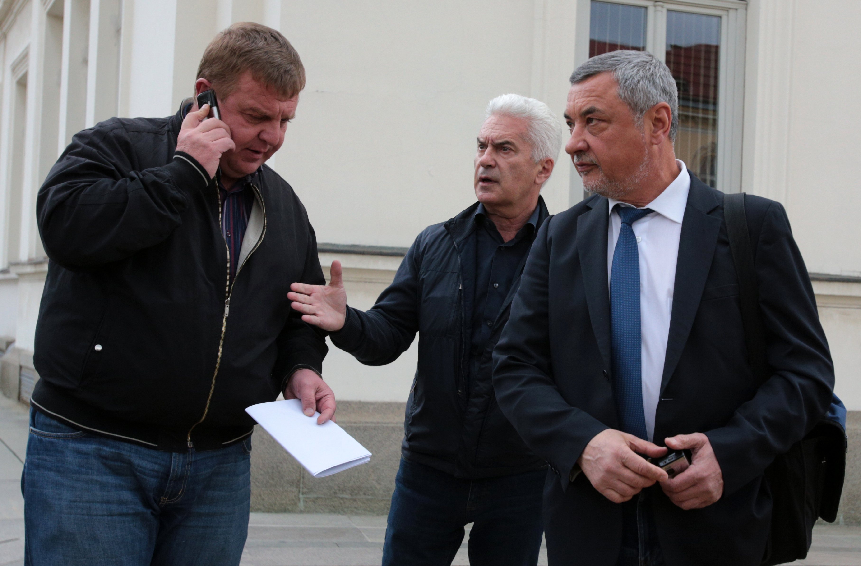 Красимир Каракачанов, Волен Сидеров и Валери Симеонов преговарят с ГЕРБ за кабинет