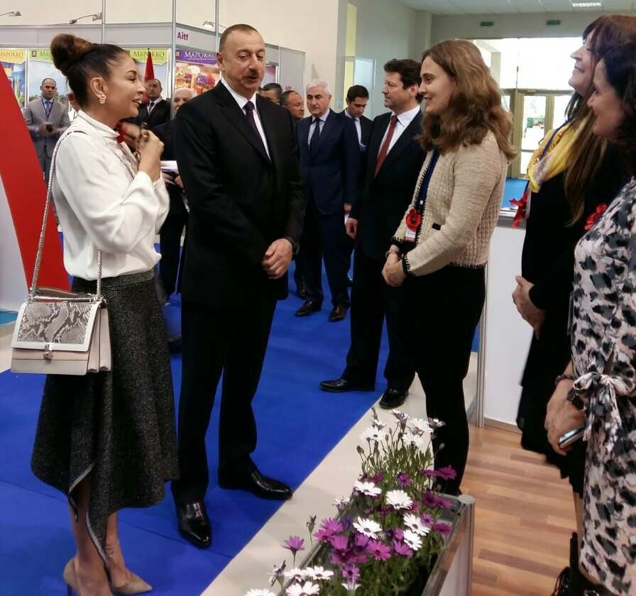 Президентът на Азербайджан и съпругата му посетиха българския щанд на изложението в Баку през април