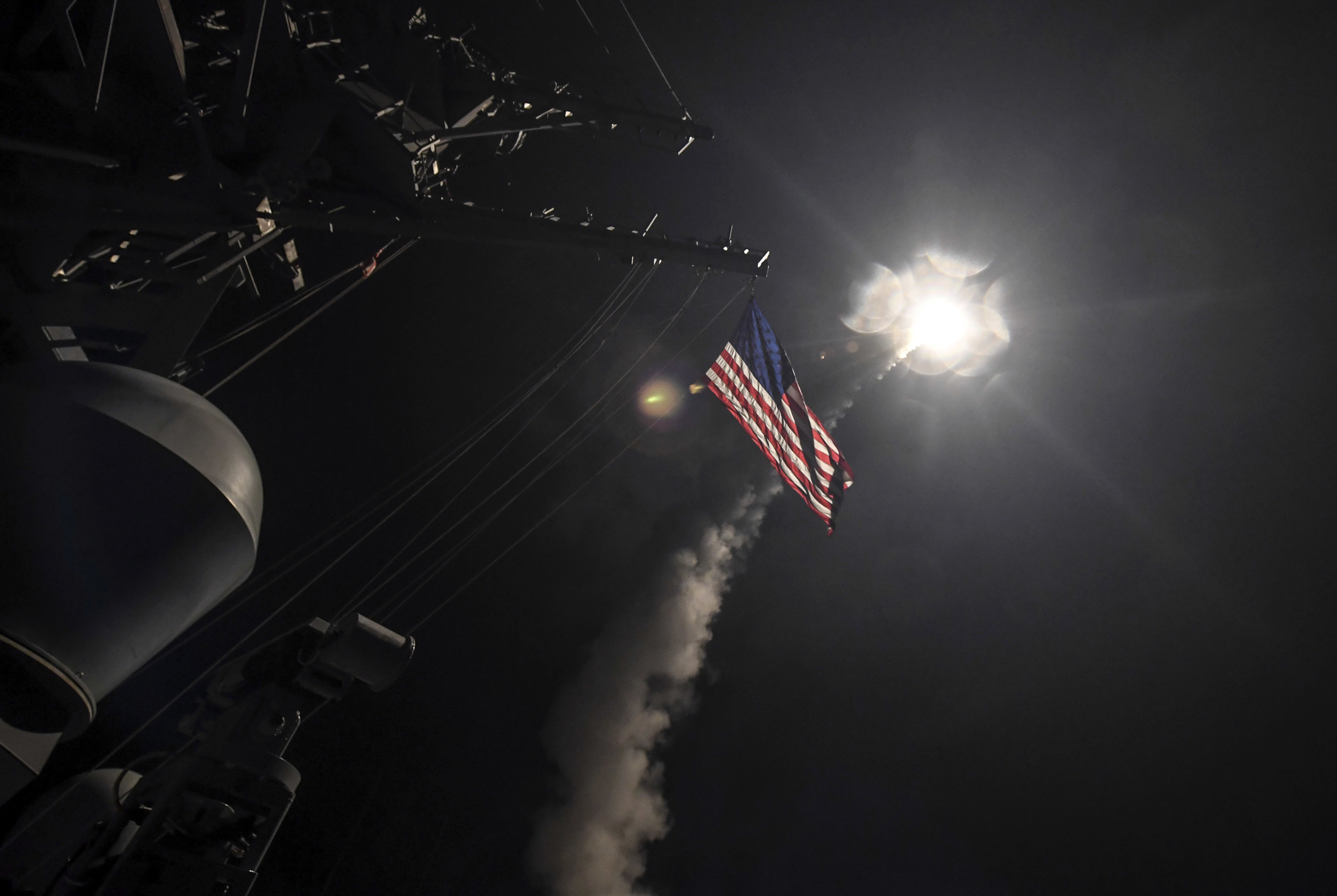 Преди година, след химическа атака, от американски бойни кораби бяха изстреляни ракети по военни бази в Сирия