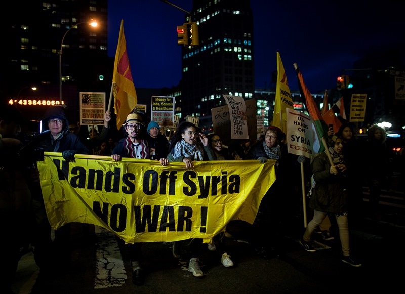Протести в САЩ и Великобритания срещу атаката на САЩ в Сирия