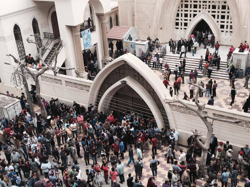 Десетки убити и ранени при атентати срещу християни в Египет