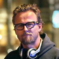 Рьонинг ще режисира „Микро” по Крайтън