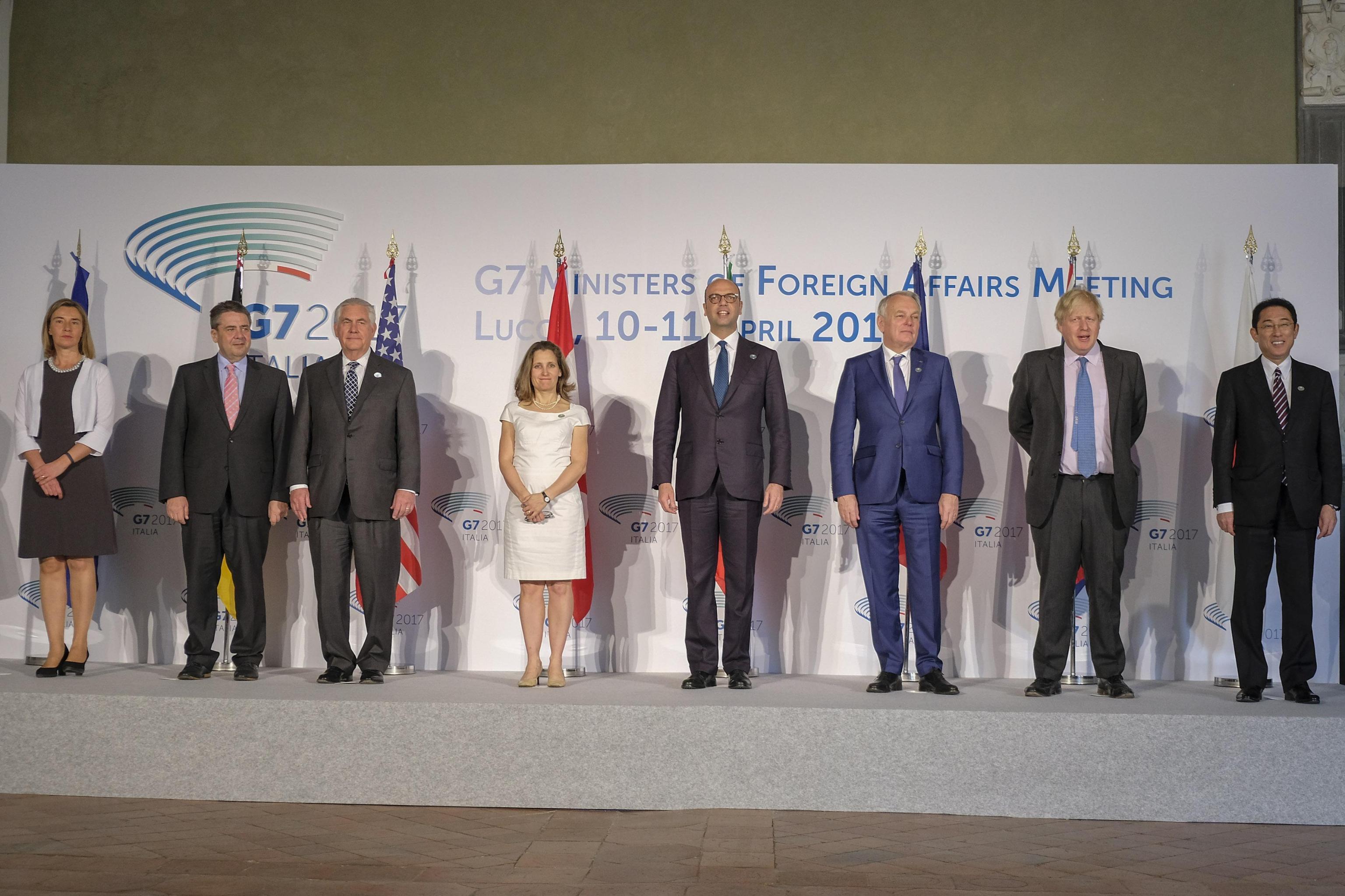 Външните министри от Г-7 и комисар Могерини от ЕС на срещата в Италия
