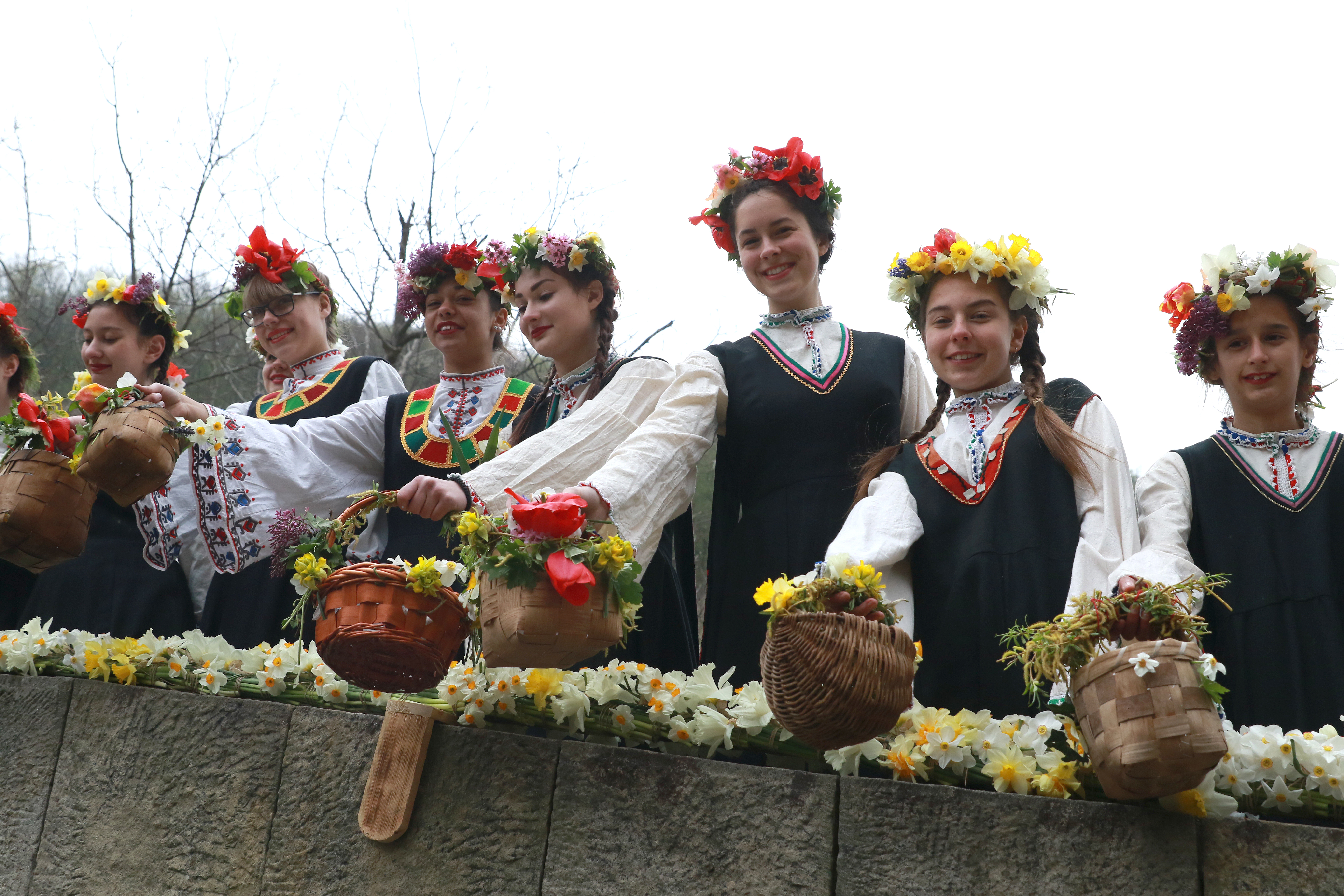 Български фолклорни обичаи
