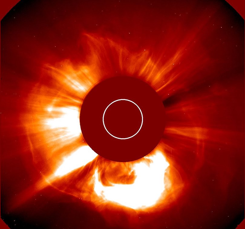 НАСА регистрира мощно слънчево изригване