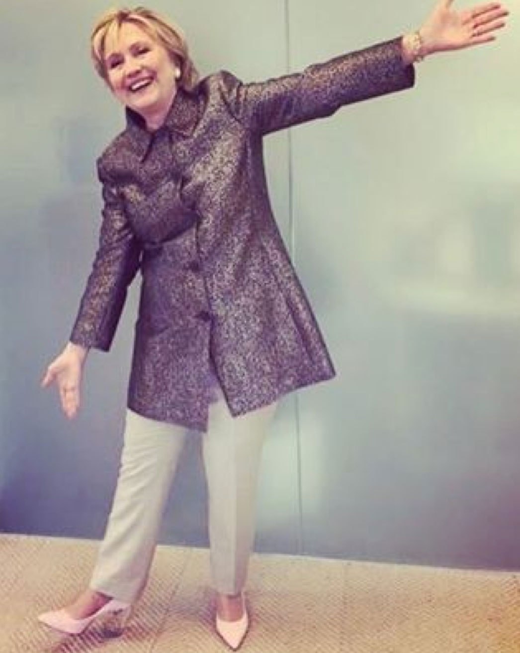 Хилари Клинтън с обувките ”Хилари” - творение на Кейти Пери