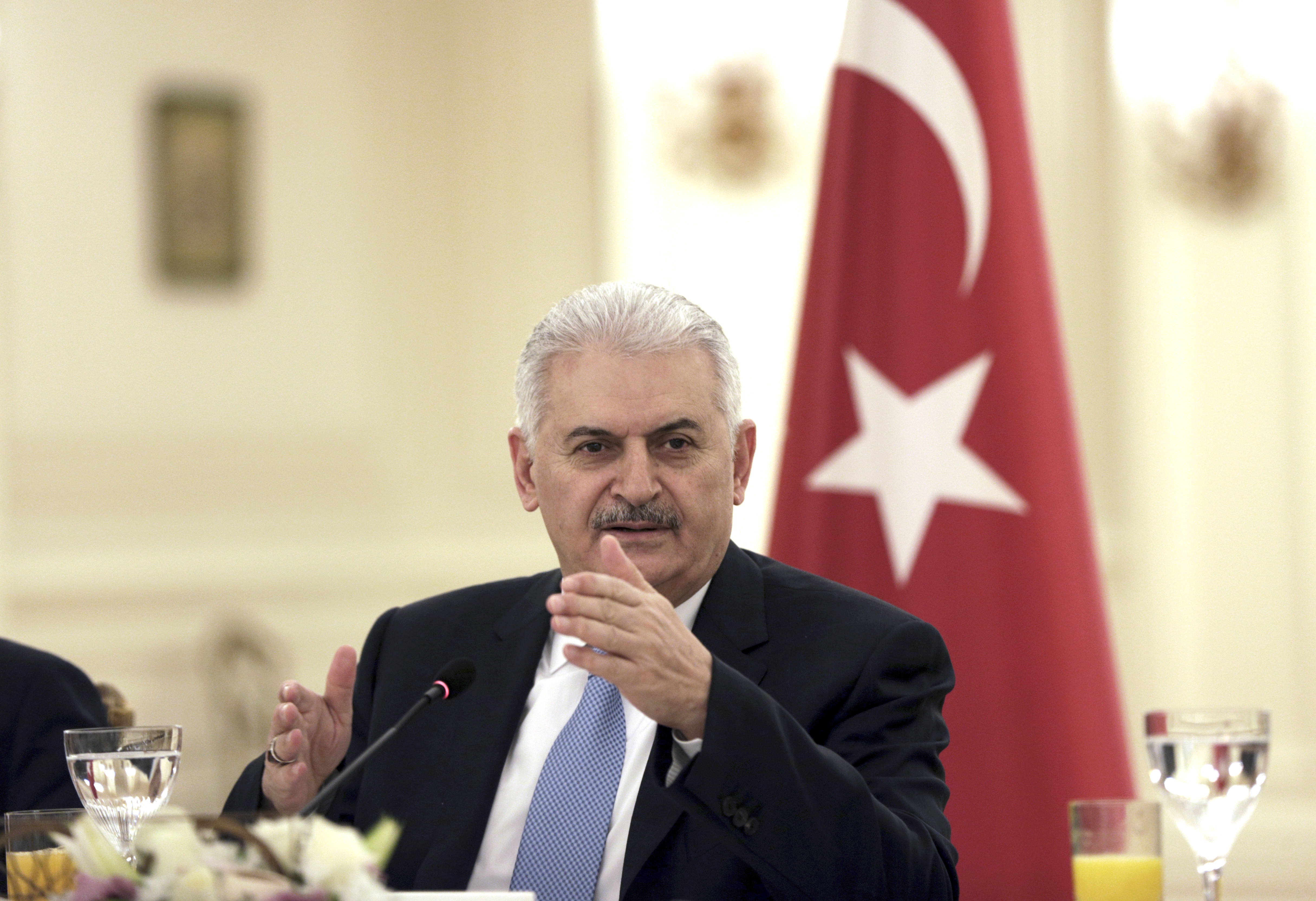 Турският премиер Бинали Йълдъръм обяви за навлизането на турски сухопътни части в Сирия