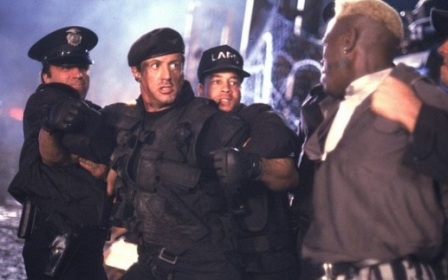 Сталоун търси парите си от Warner за филм от 1993 г.