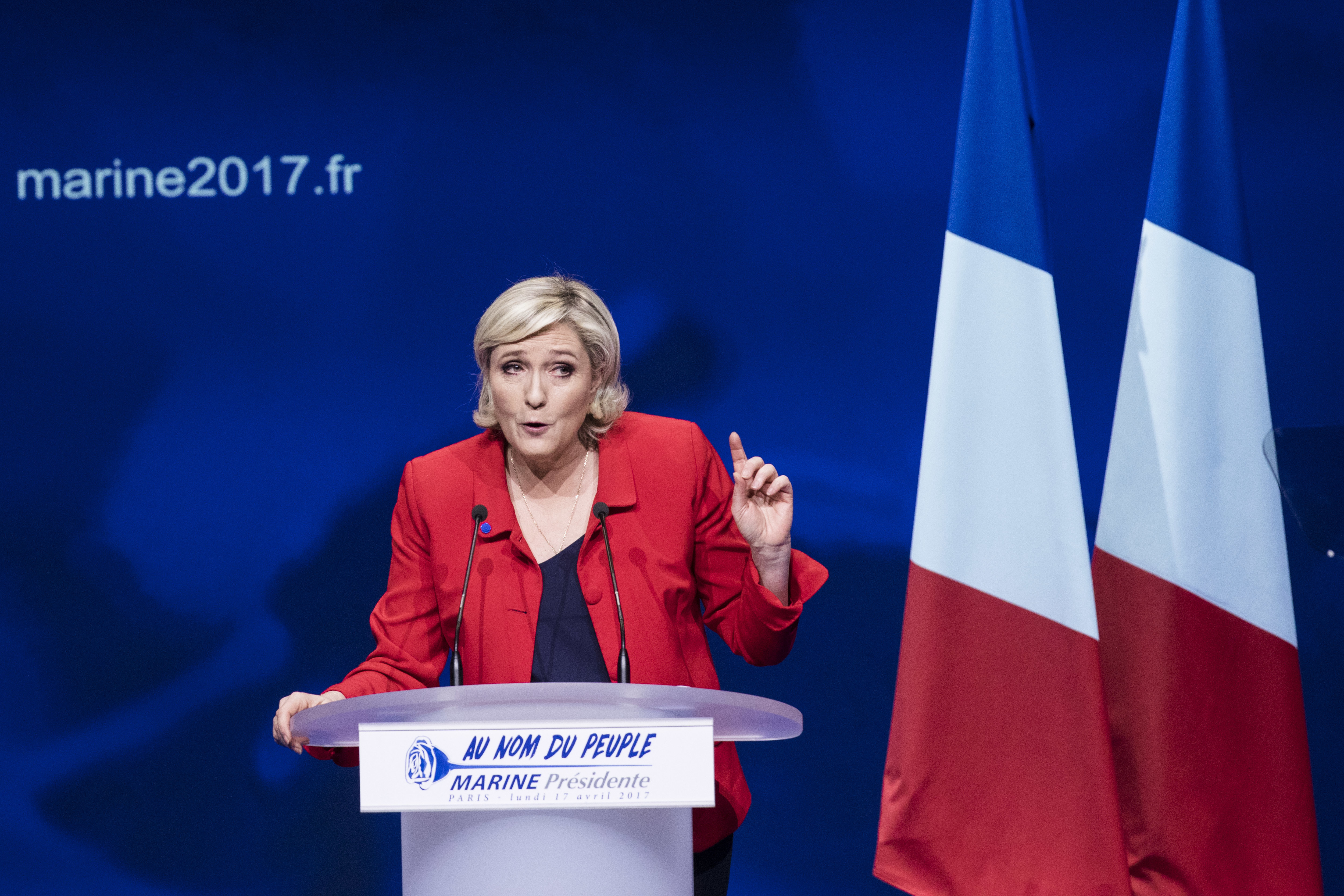 Марин льо Пен се обяви против ”дивата глобализация” (предизборно събрание на 17 април 2017)