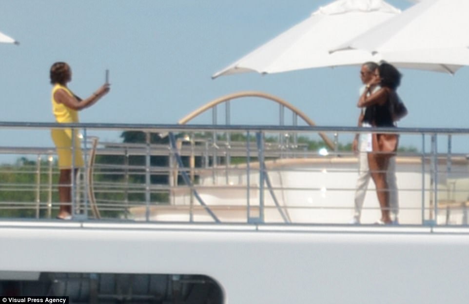 Барак и Мишел Обама прекарали два часа на яхтата
