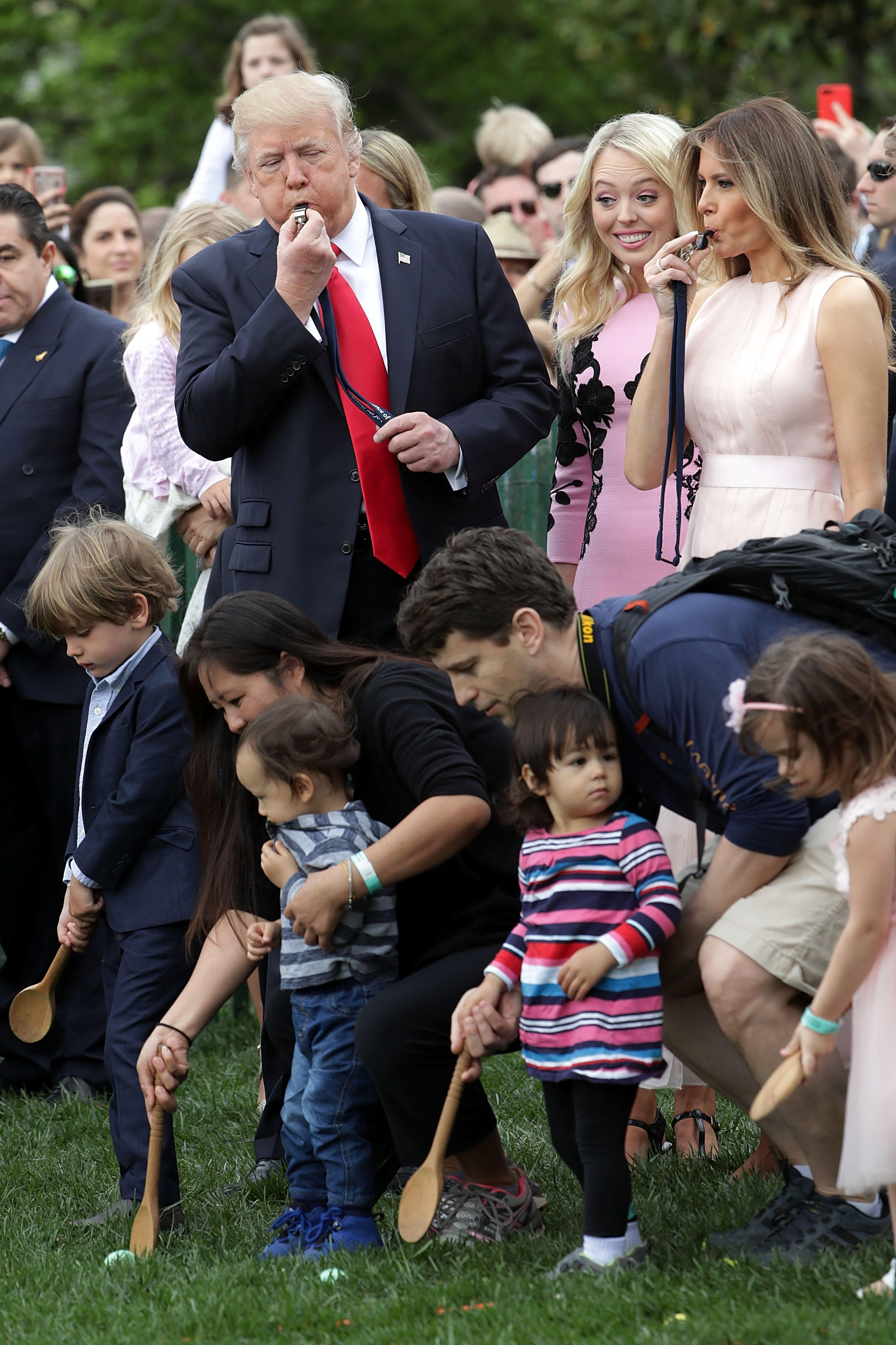 Доналд Тръмп и Мелания Тръмп дават старт на Великденското търкаляне на яйца