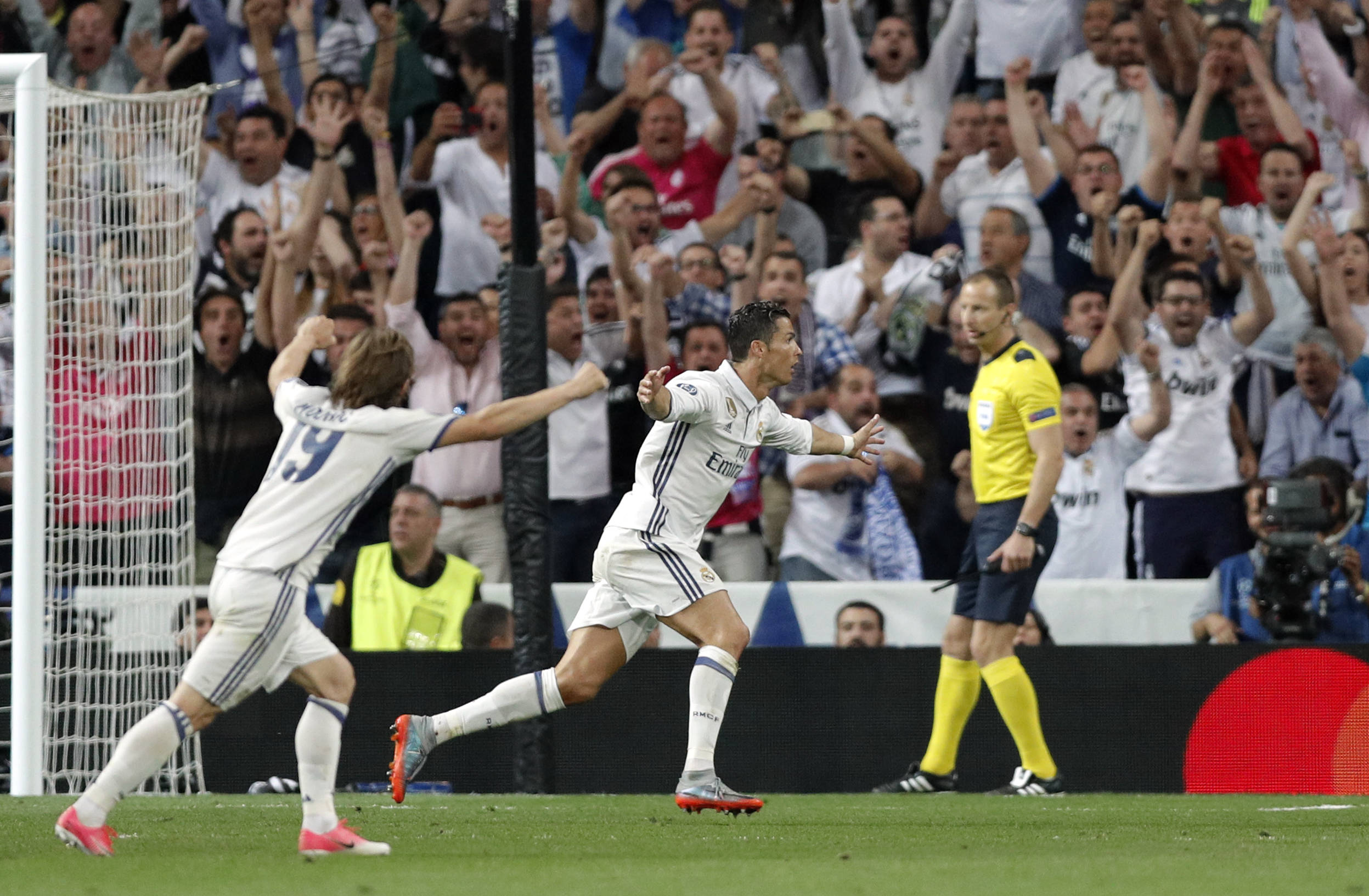 Хеттрик на Роналдо изведе ”Реал” на 1/2-финал
