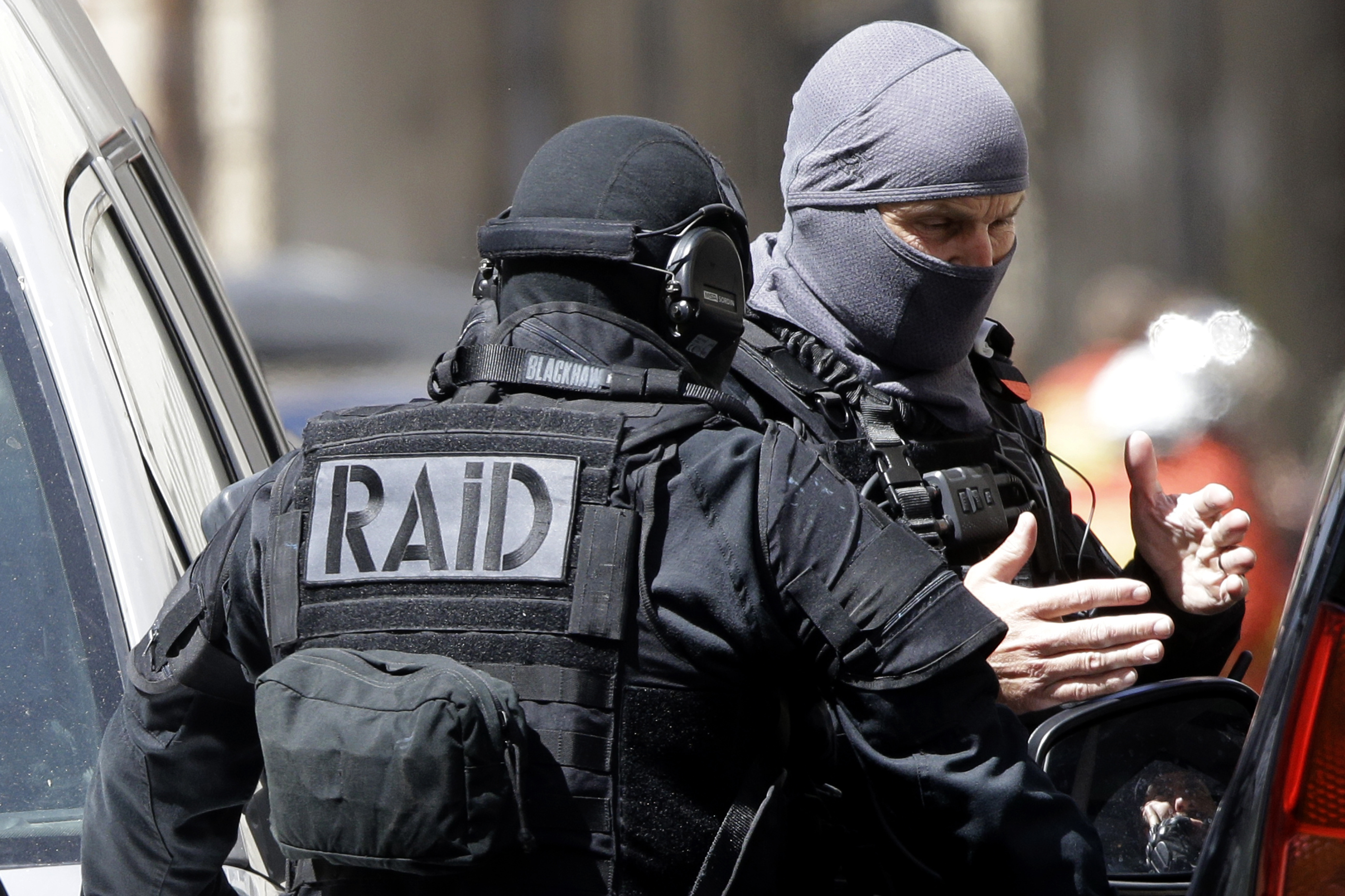 Оръжия и знаме на ИДИЛ имали арестуваните в Марсилия