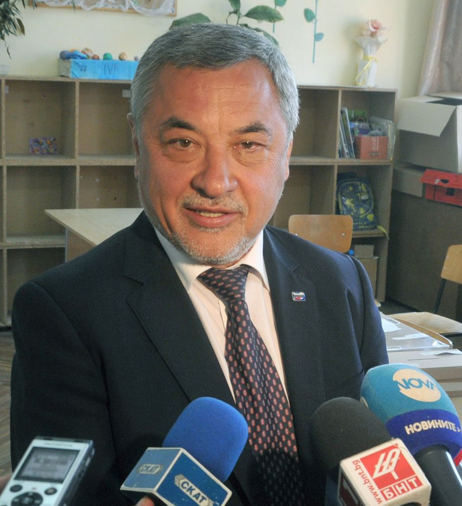 Лидерът на НФСБ Валери Симеонов заяви, че ОП искат възраждане на българската икономика