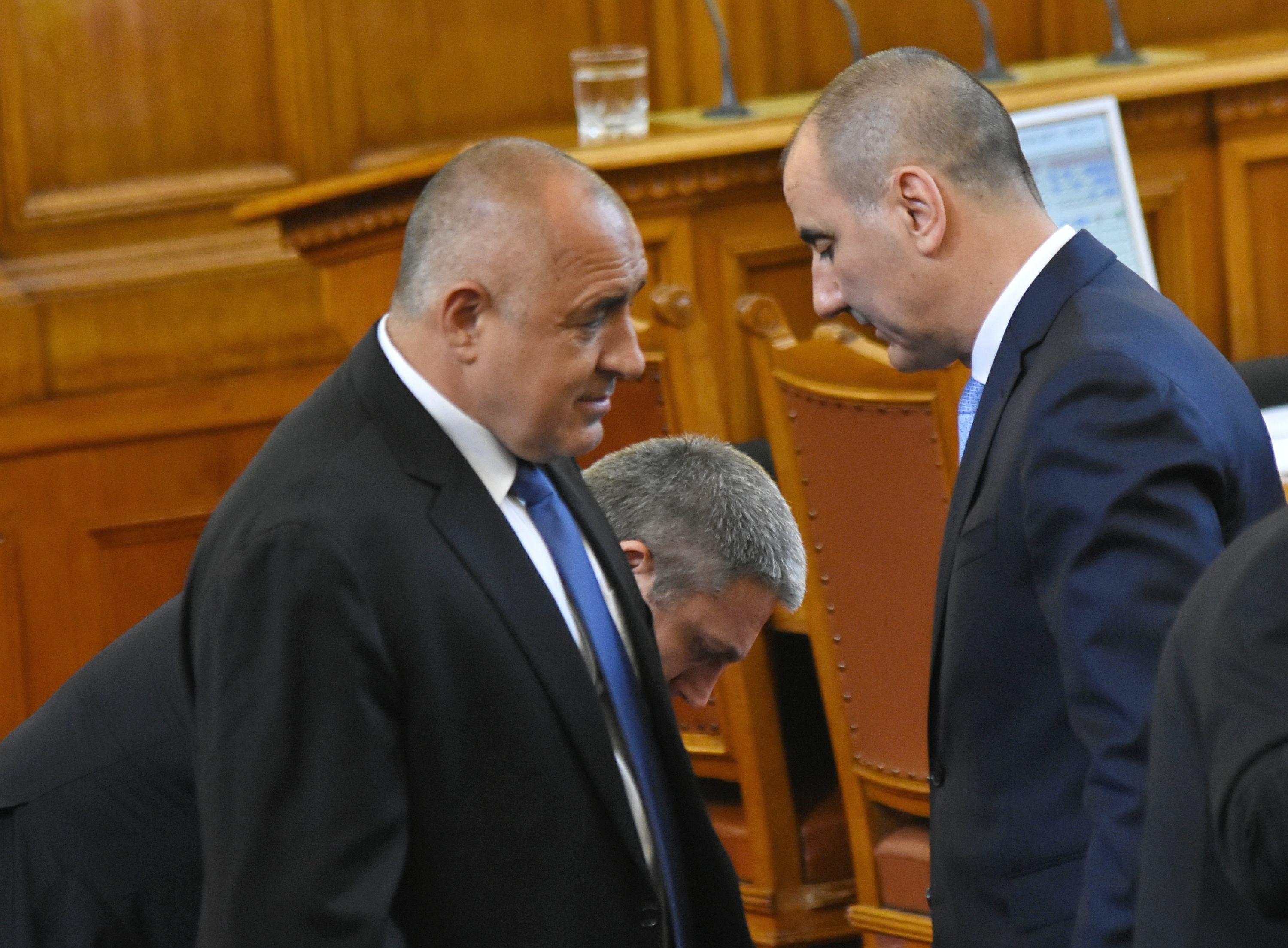 Бойко Борисов и Цветан Цветанов на първото заседание на 44-то НС