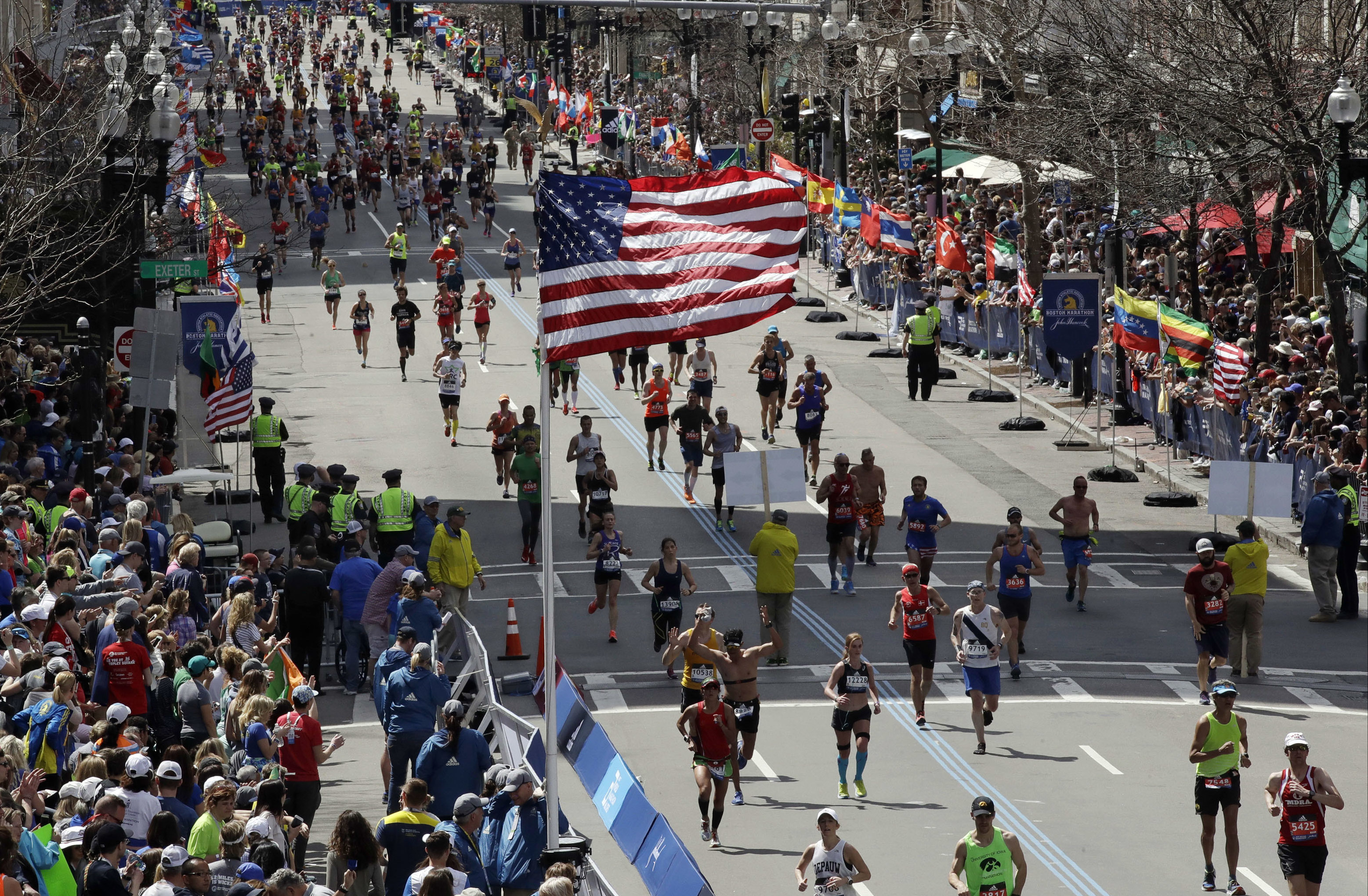 Гаф на ”Адидас” - поздрави маратонци в Бостън с: Оцеляхте!