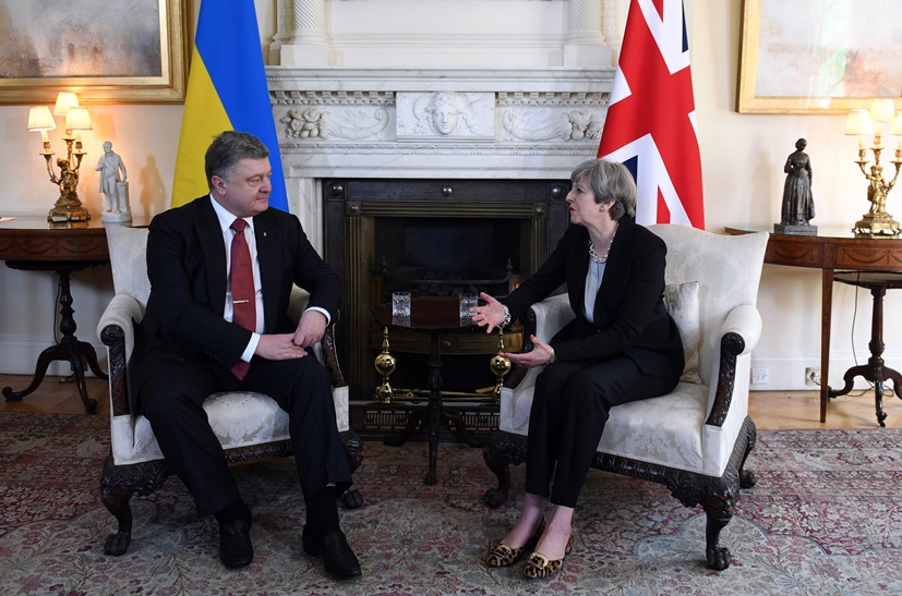 Украинският президент Петро Порошенко с британския премиер Тереза Мей
