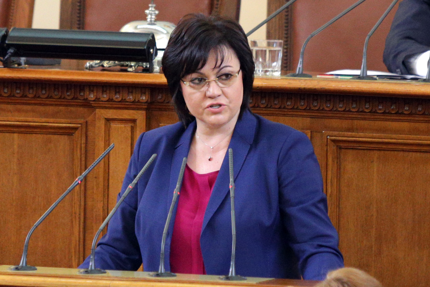 Корнелия Нинова атакува Цветан Цветанов, че нарушава човешки права от трибуната