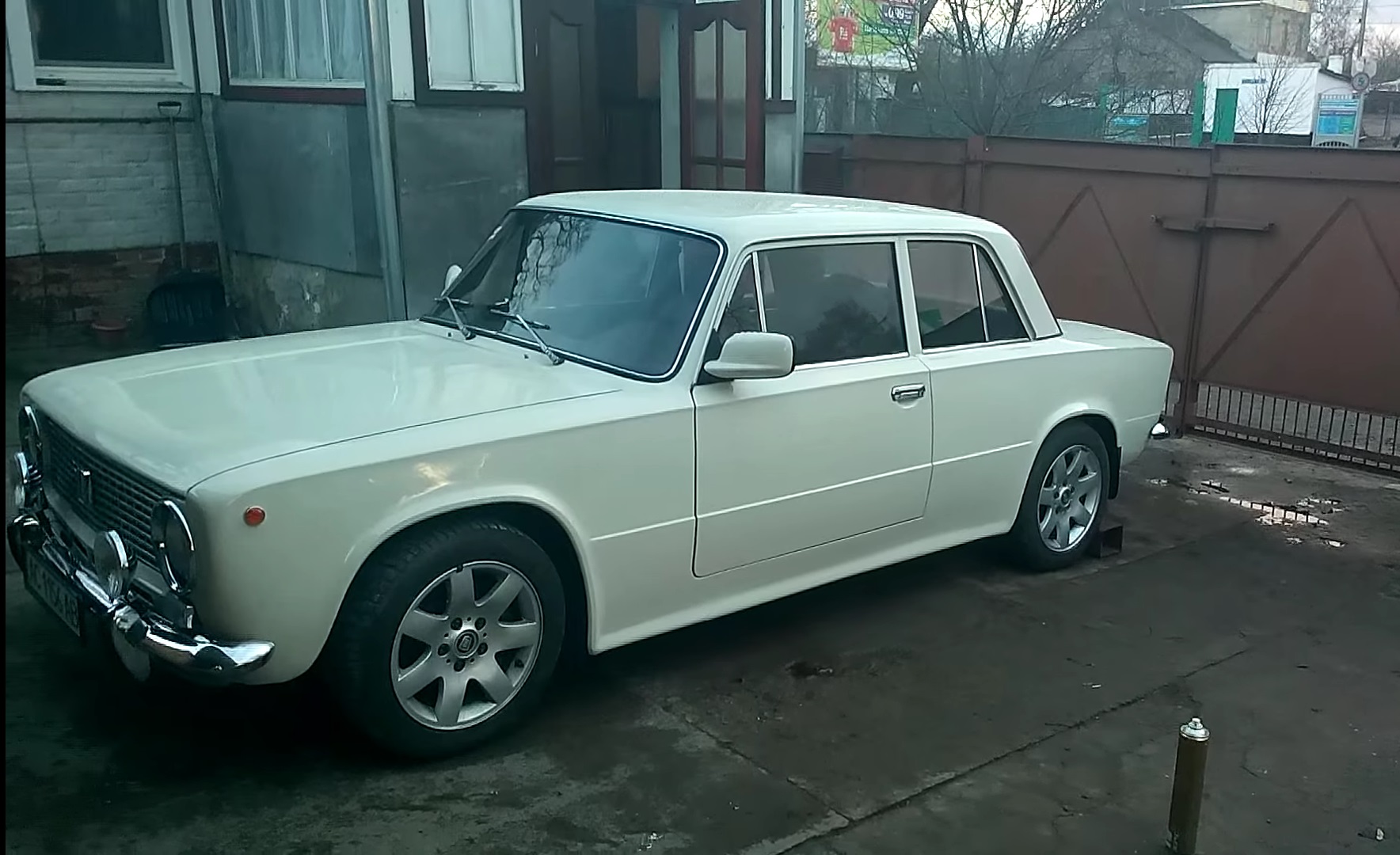 Украинци направиха хибрид между BMW и Жигули