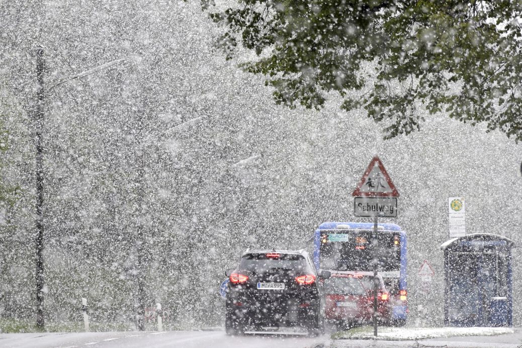 В много райони на Румъния движението е затруднено от снеговалеж