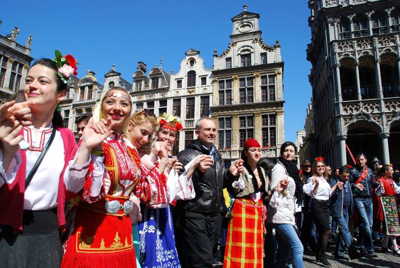 Голямото българско хоро отново се изви в Брюксел (Снимки)