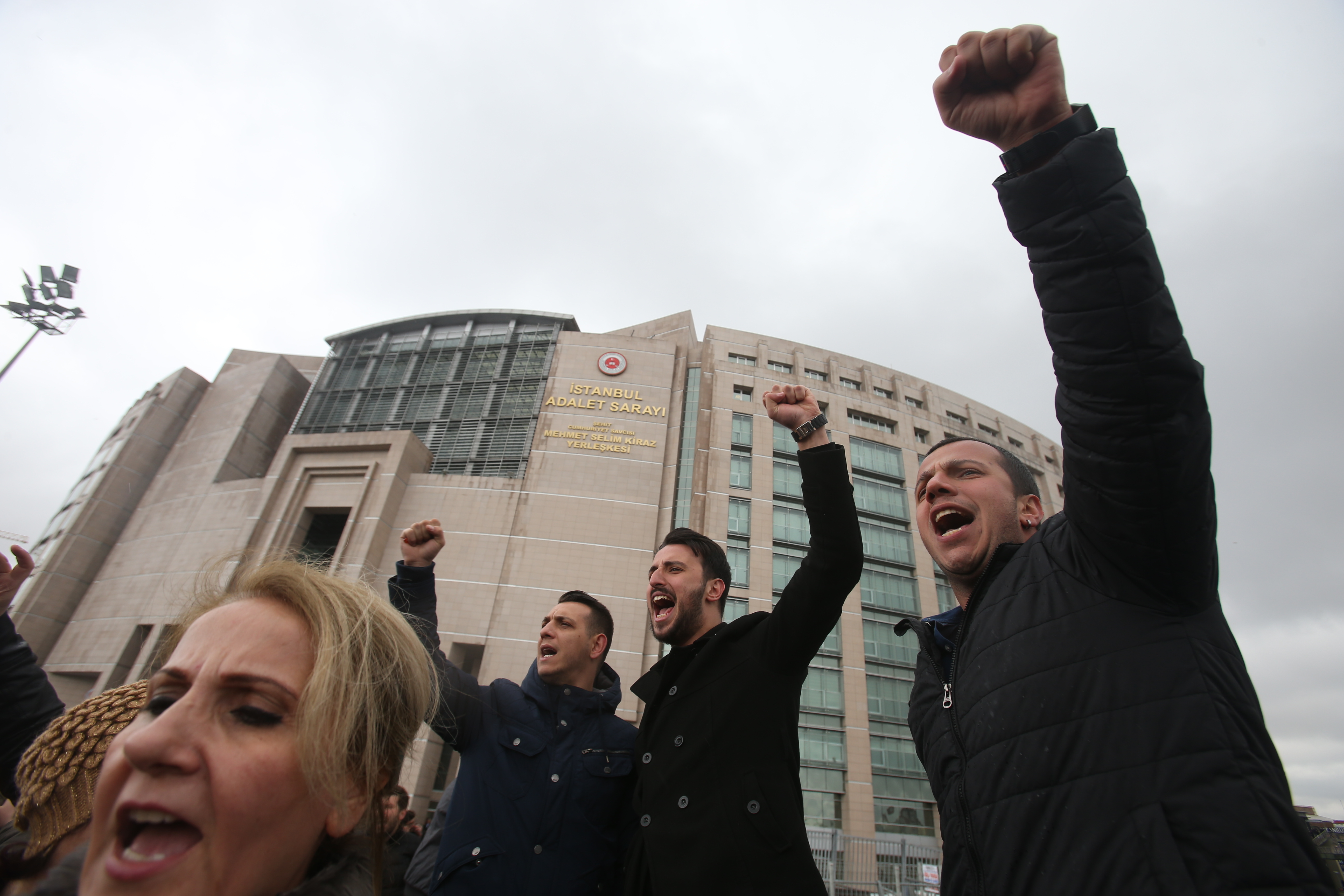 Протестите в Турция продължават седмица след референдума