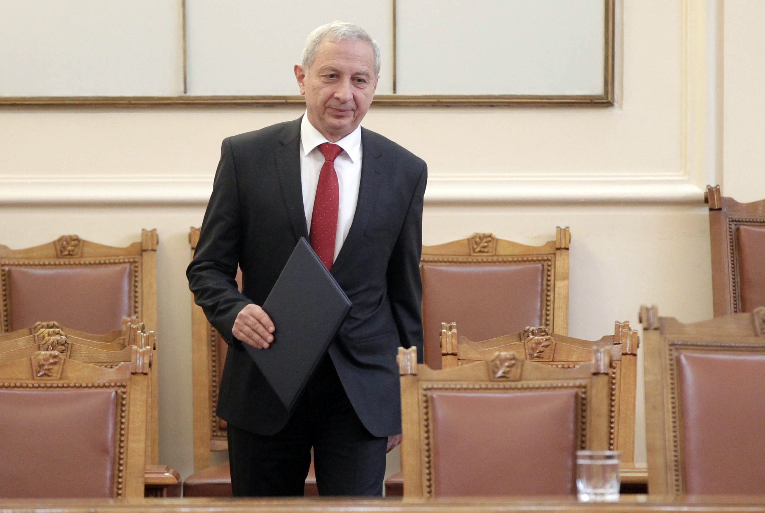 Премиерът Герджиков при изслушване в НС на 21 април, т.е. парламентарен контрол над... служебен кабинет
