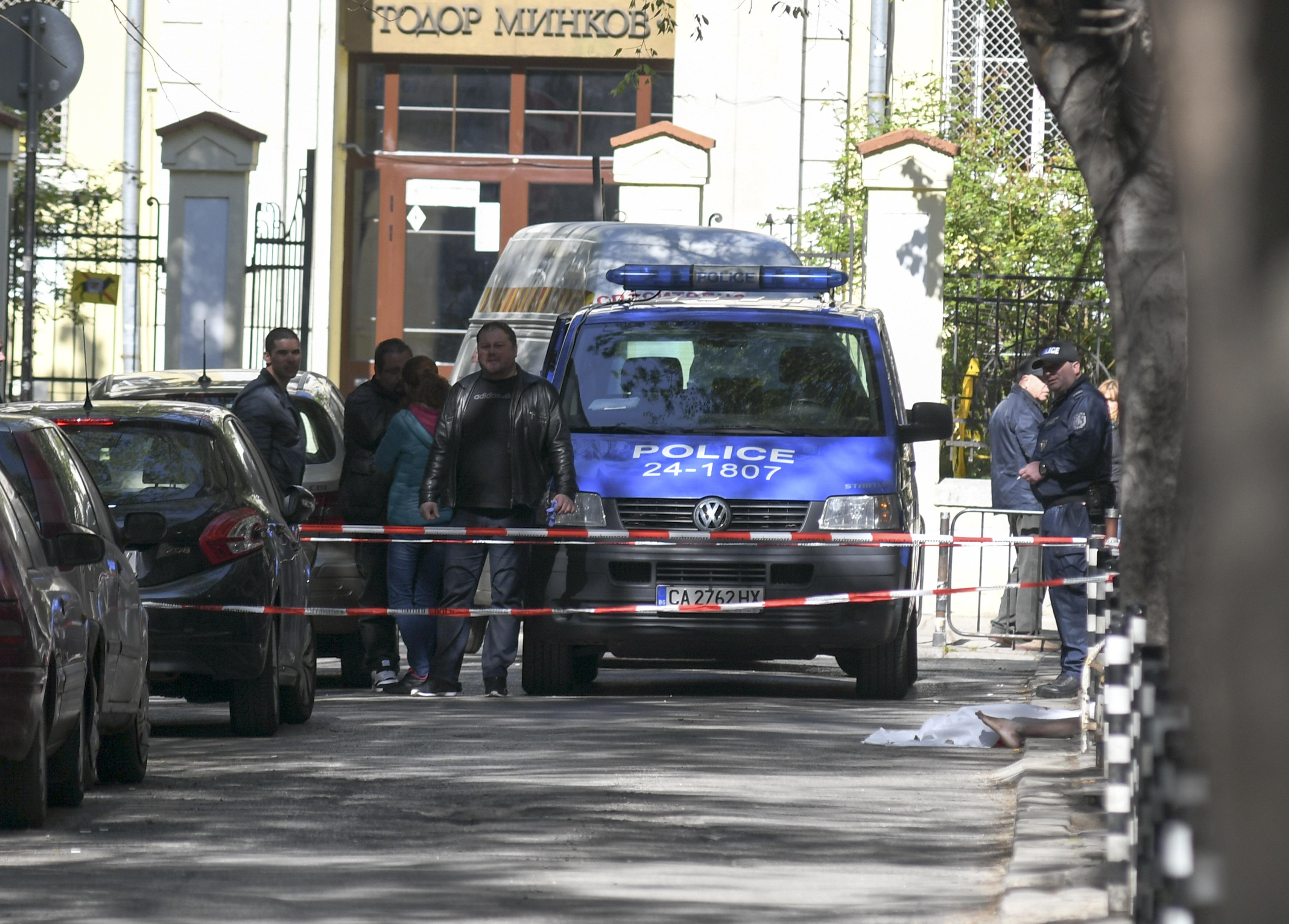 Откриха мъртъв мъж в центъра на София (снимки)