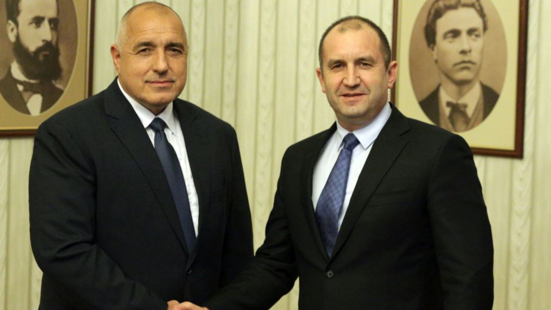 Президентът Румен Радев и премиерът Бойко Борисов честитиха Рождество Христово