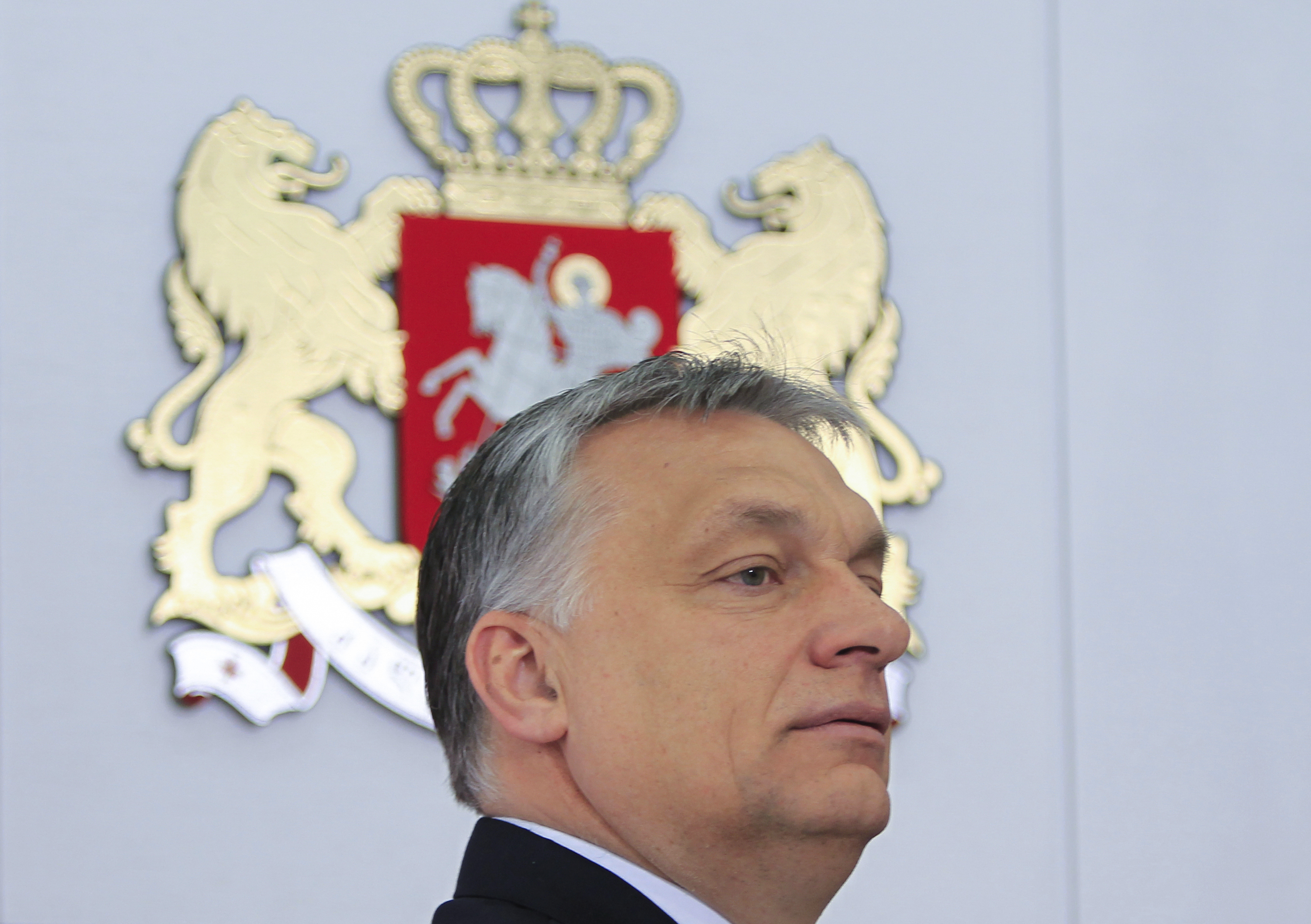 Виктор Орбан отиде в Европейския парламент, за да тушира кризата