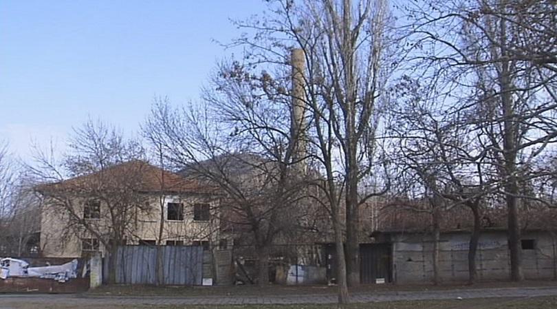 Събарят стари постройки на Гарнизонна фурна в Пловдив