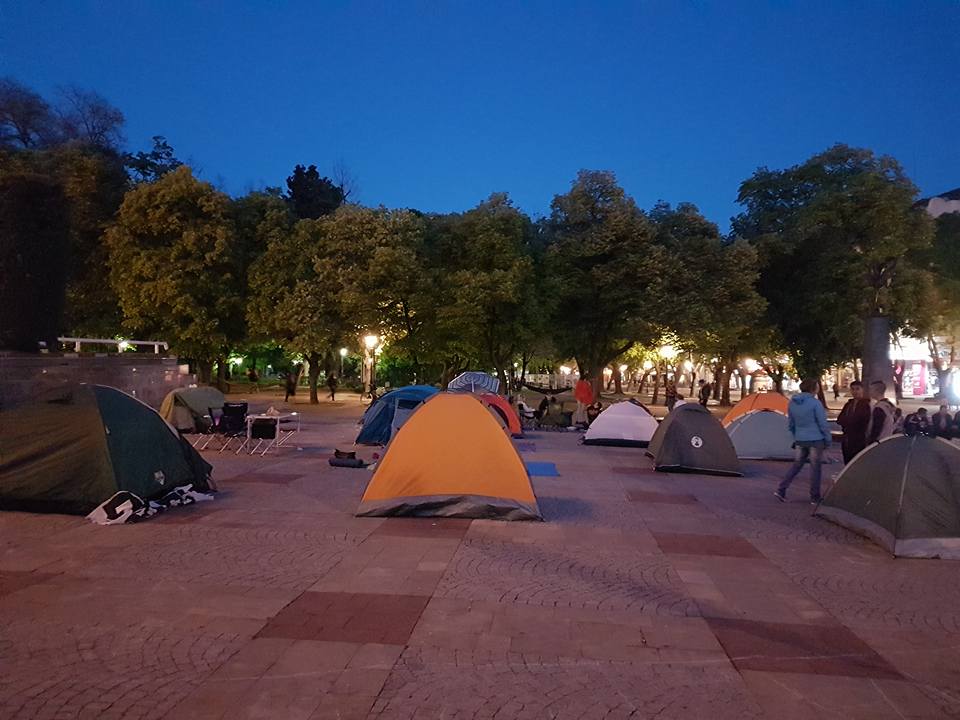 Протестиращите прекараха нощта в палатковия лагер