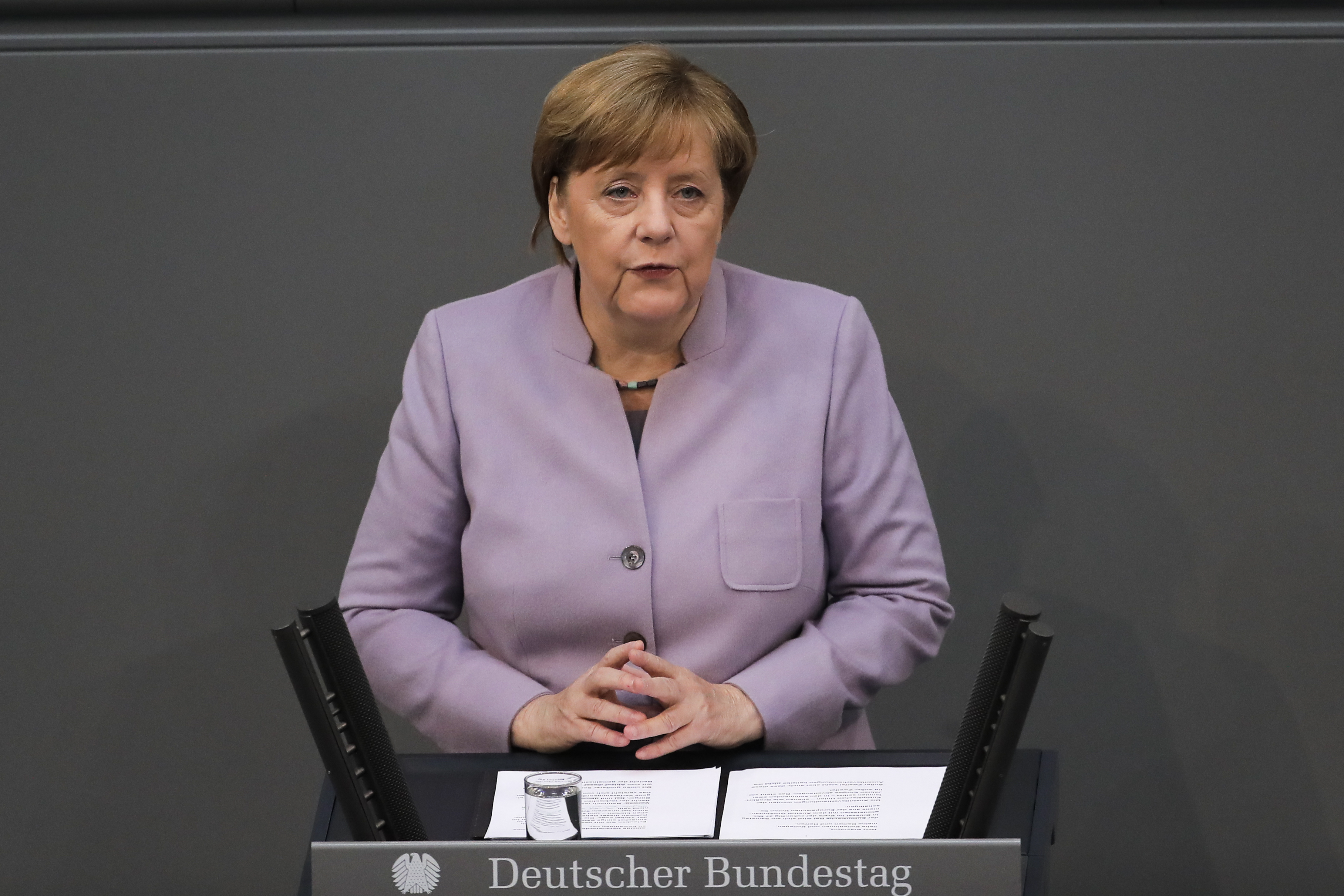 Меркел: Отношенията на Германия с Турция са тежко обременени