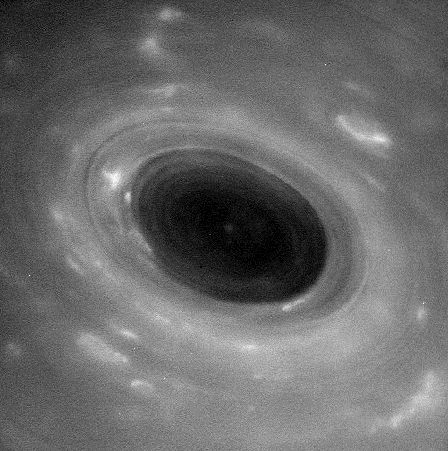 Cassini успя да заснеме бури на Сатурн