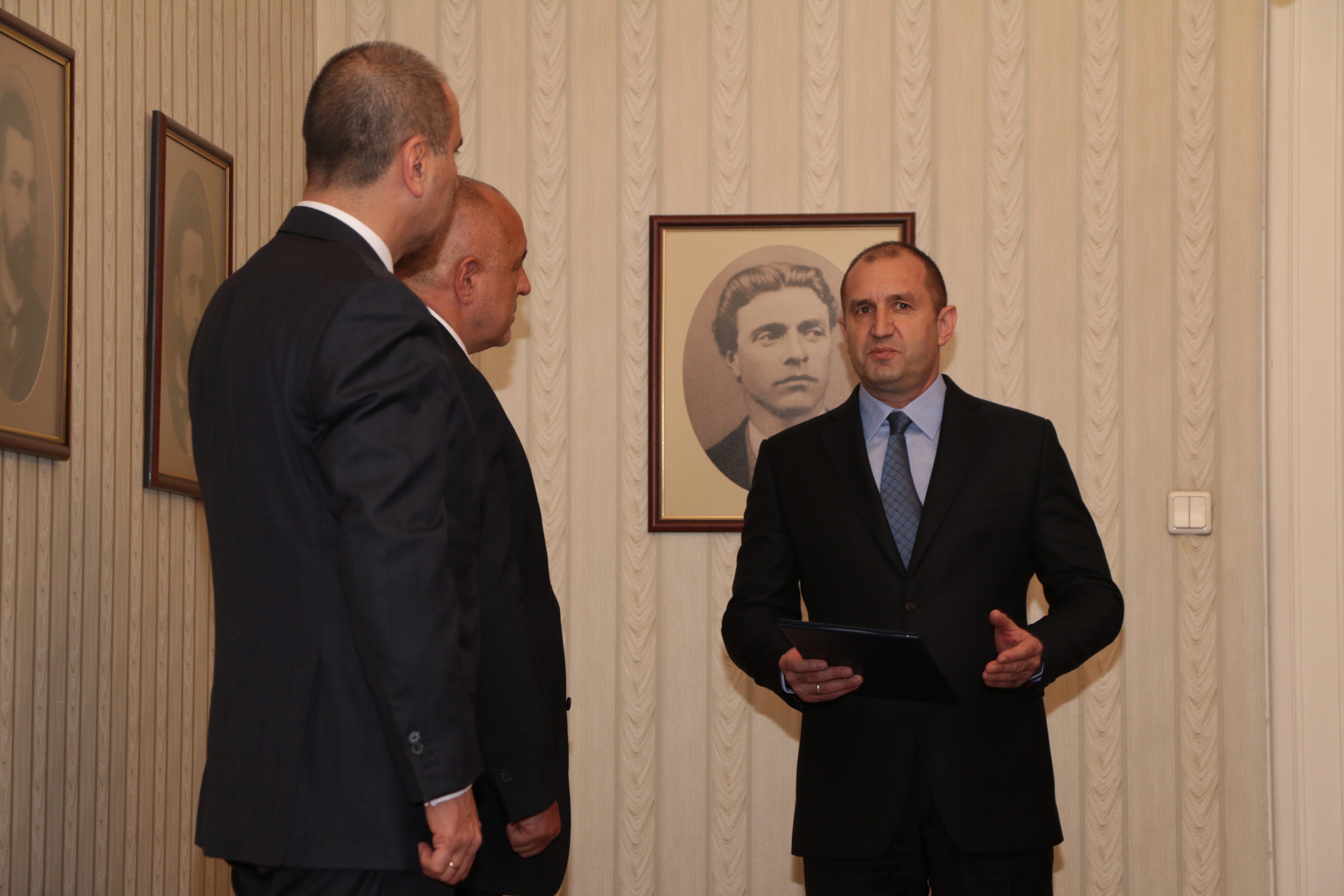 Президентът Румен Радев призова българските граждани към спокойствие