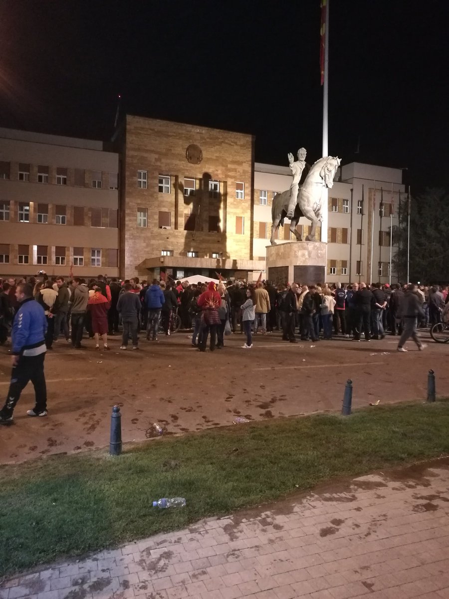 77 души бяха ранени при протестите в Македония