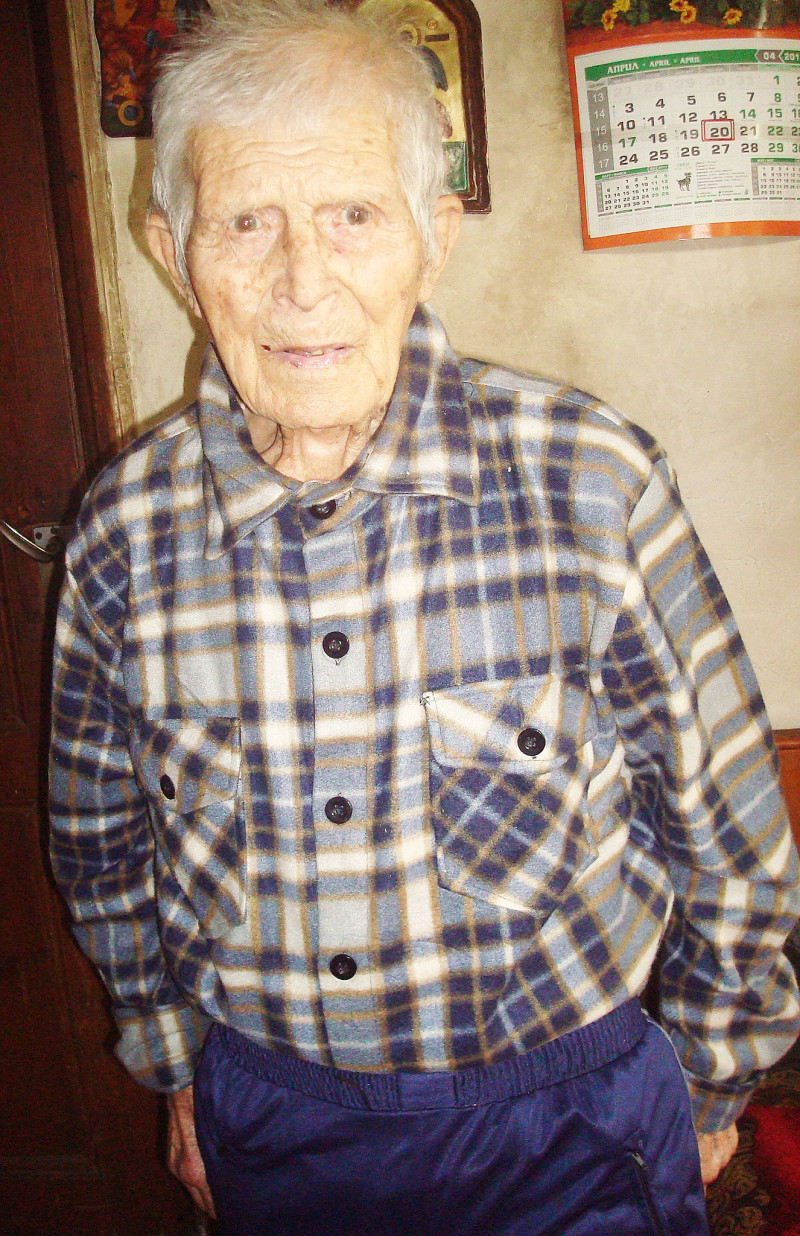 105-годишен обущар живее сам в Еленския Балкан