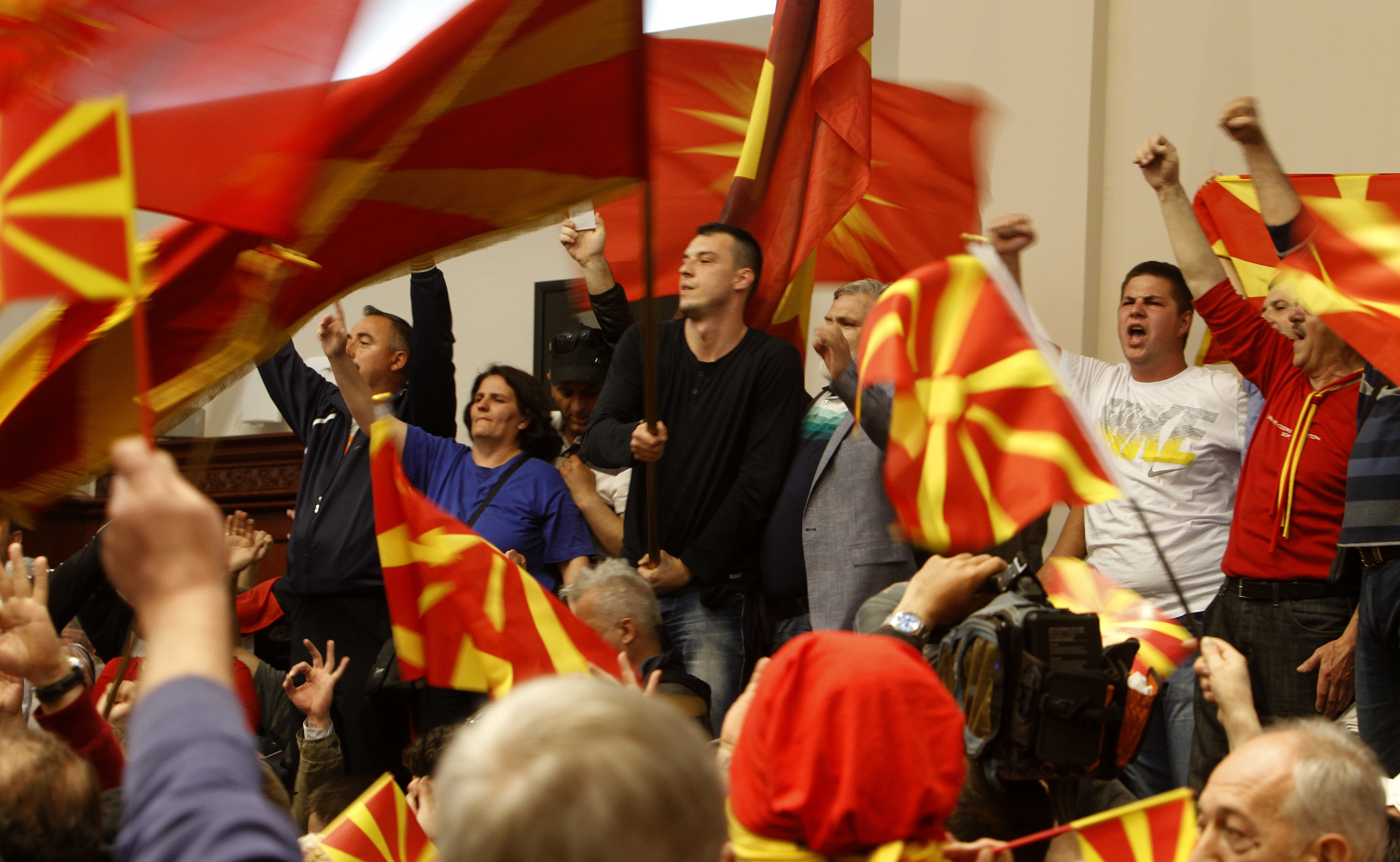 Осъждаме възможно най-решително нападението срещу парламента в Скопие