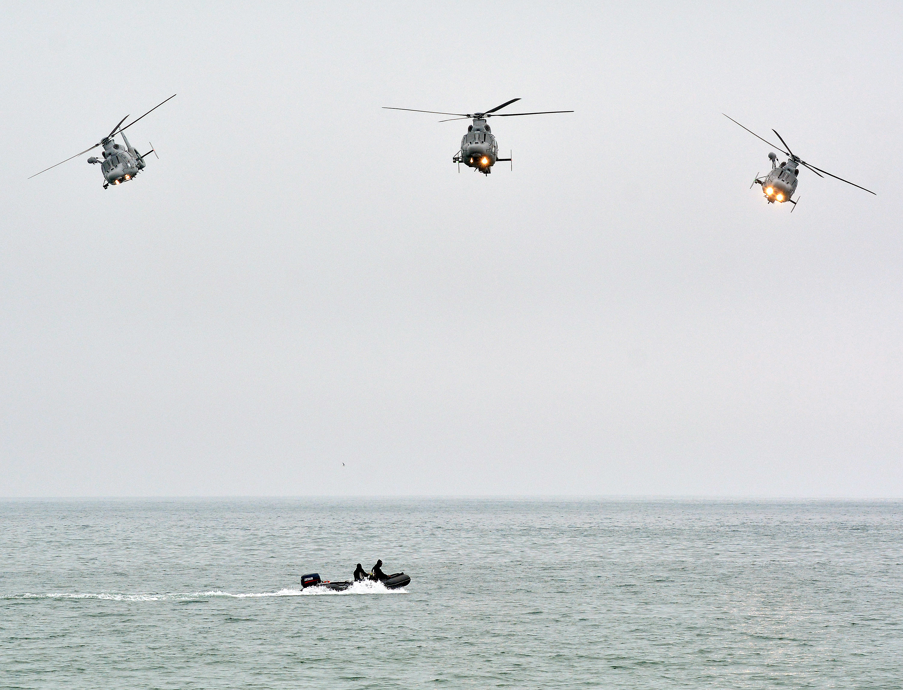 Вертолетното авиошоу бе проведено по случай 100-годишнината на морската ни авиация