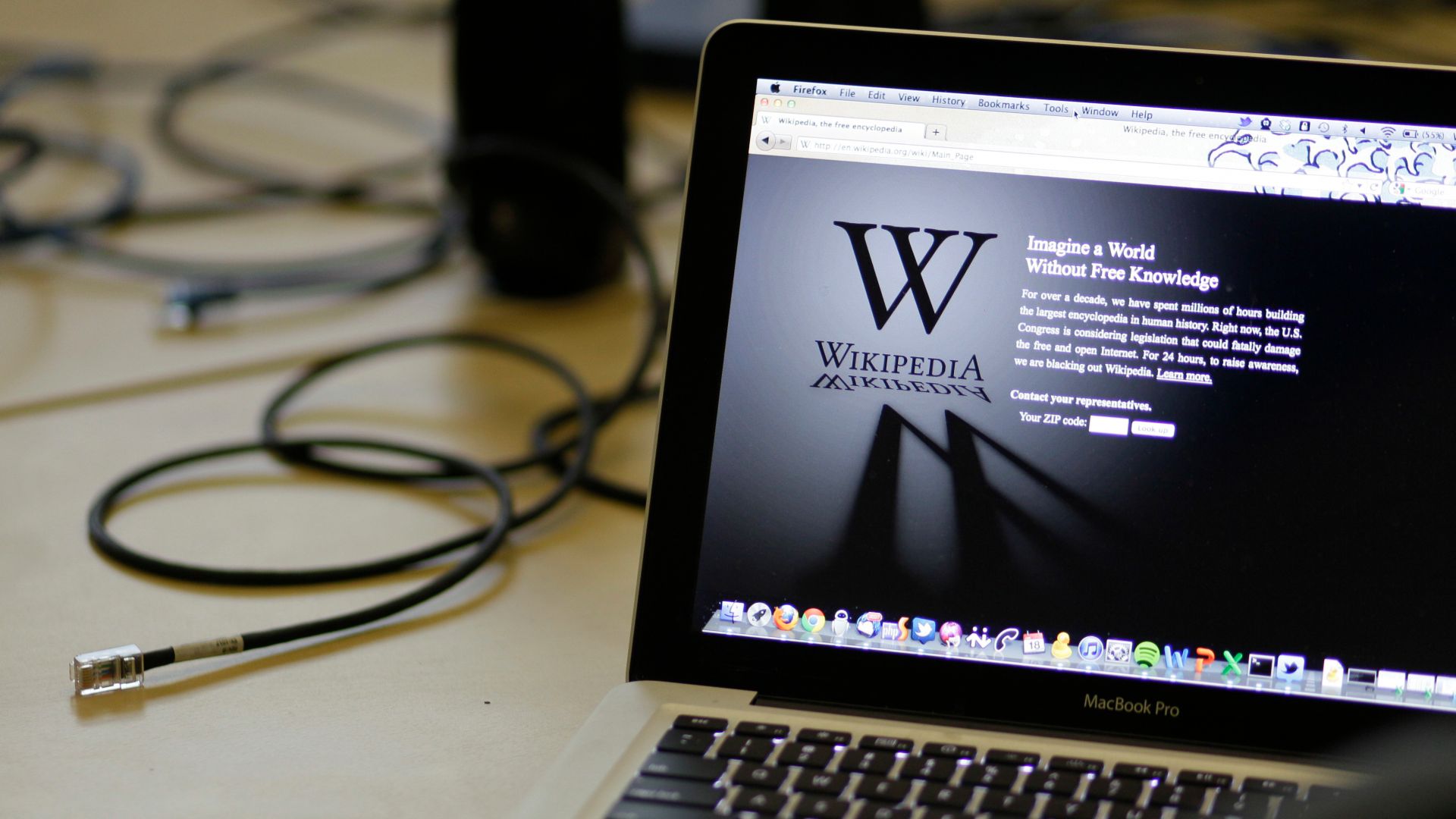 Турция: Уикипедия очерня имиджа на страната ни