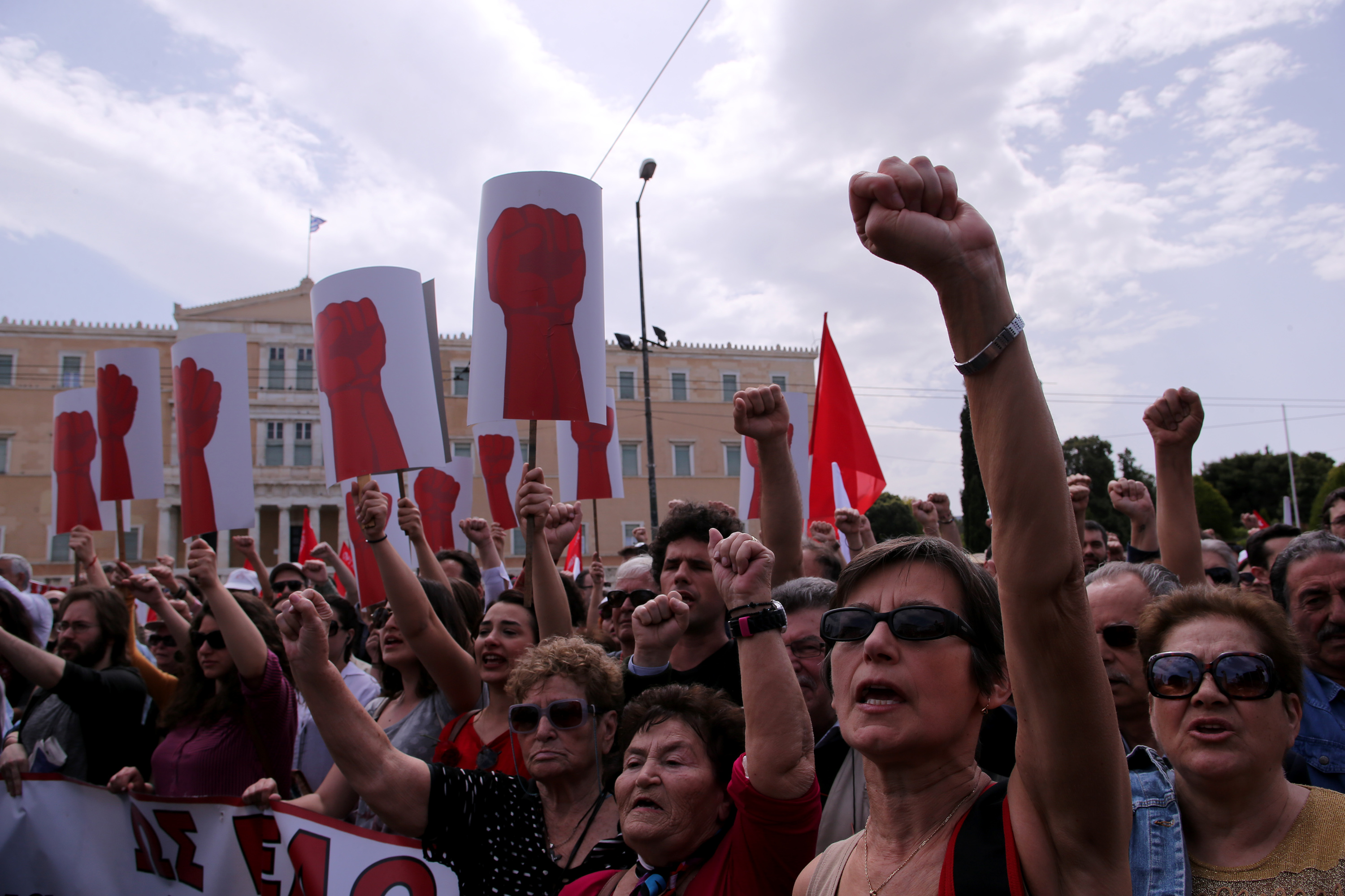 Първомайски протест в центъра на Атина, организиран от най-големите синдикати в Гърция