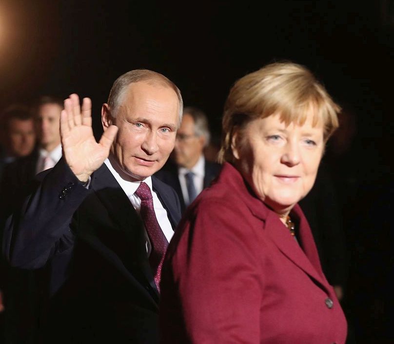 Меркел се среща с Путин в резиденцията му в Сочи