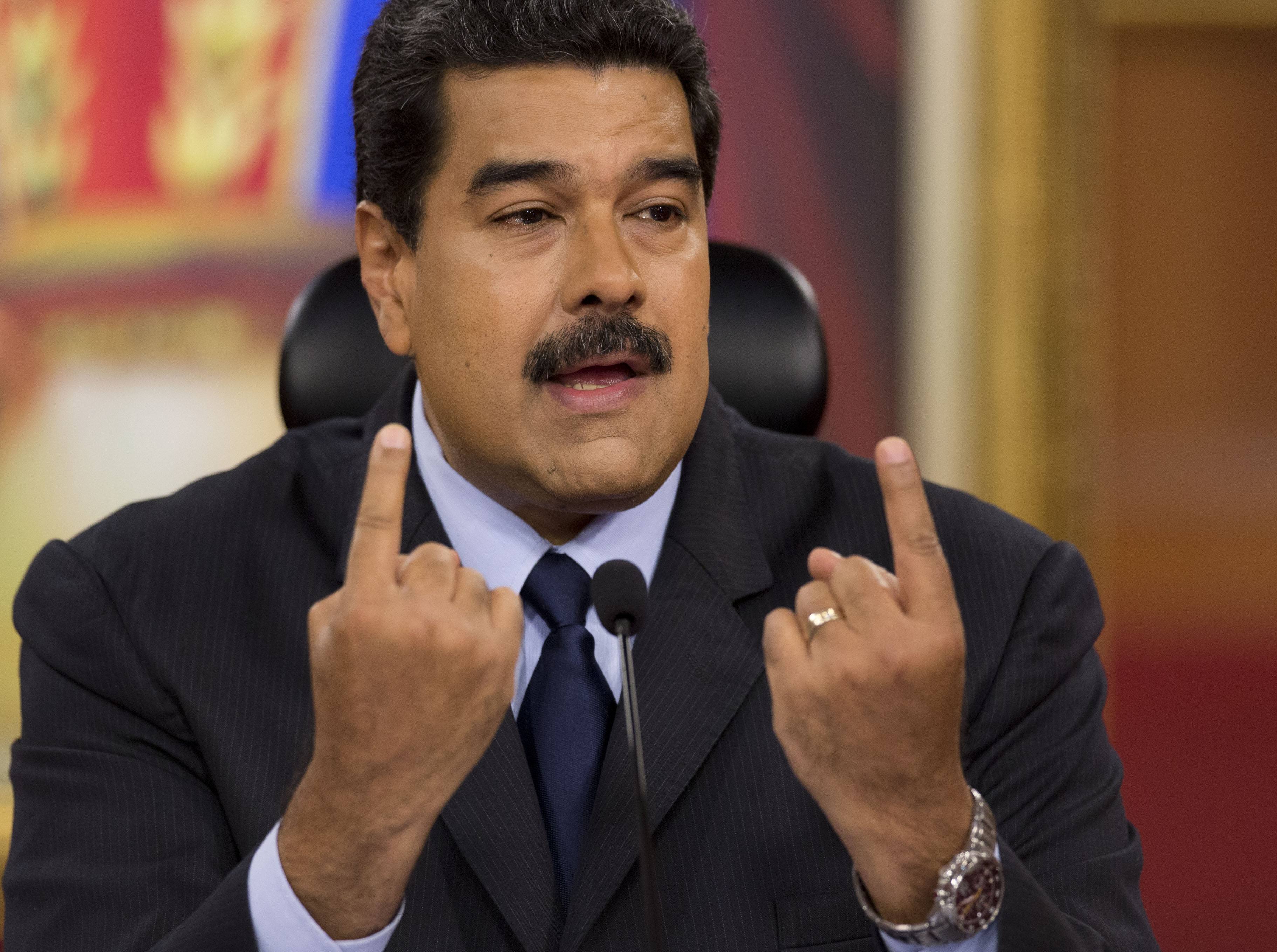 Николас Мадуро обаче отрича да е диктатор