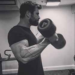 Крис Хемсуърт се е слял с образа на Тор