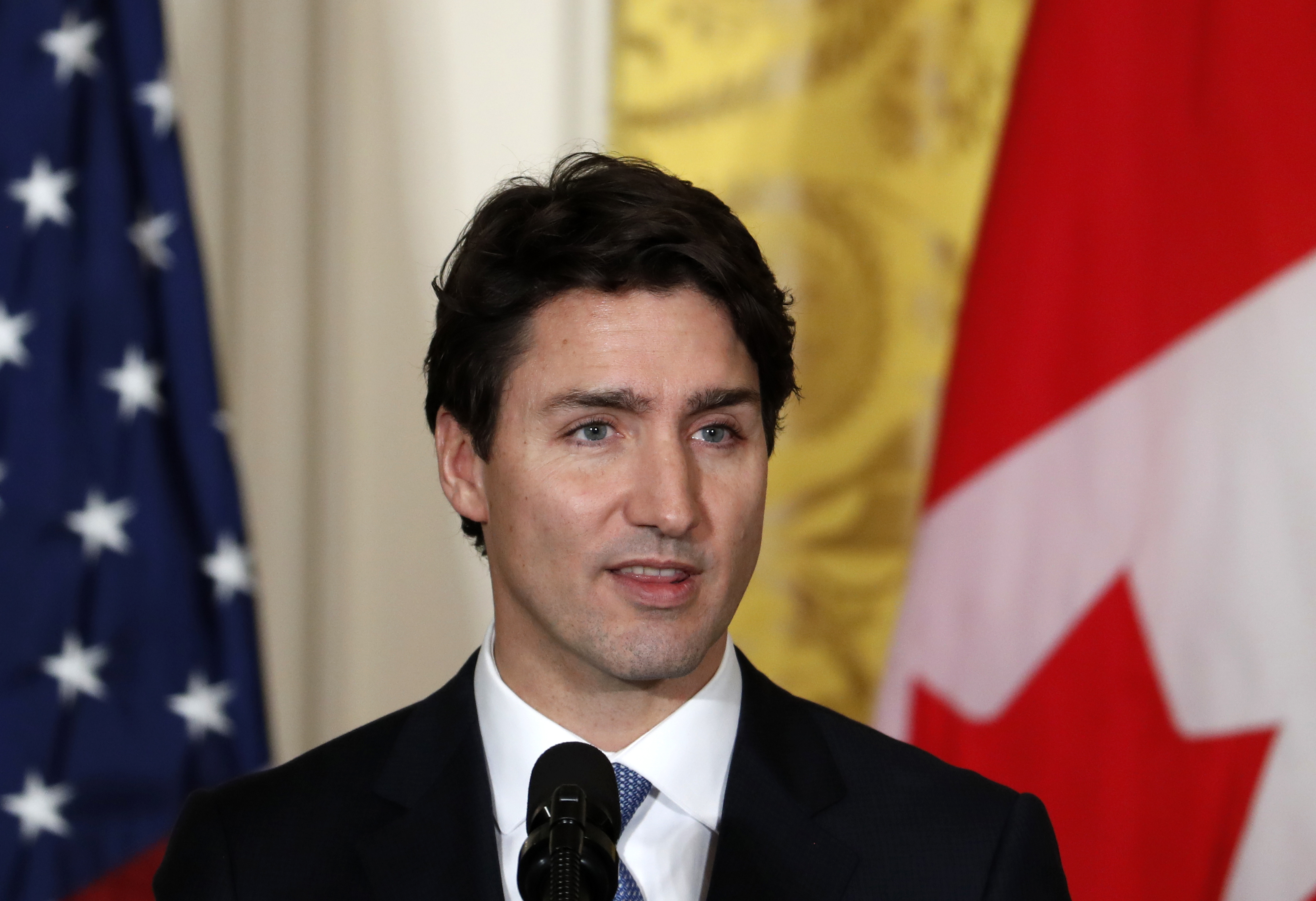 Премиерът на Джъстин Трюдо, чийто пример последваха канадските военни