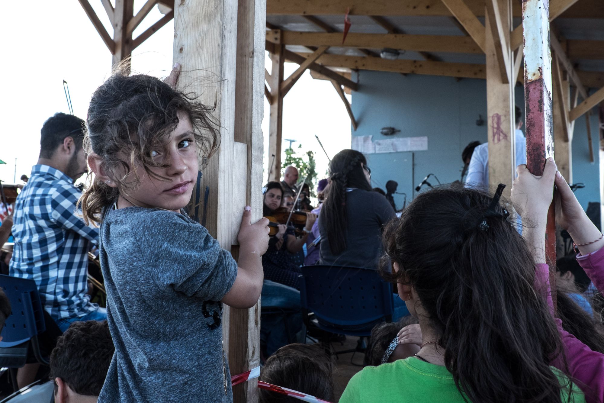 Деца в бежански лагер в Гърция