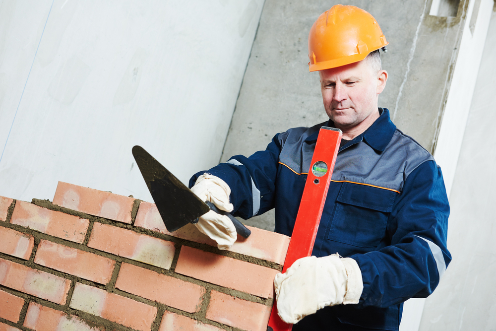 Изключително голямо е търсенето на хора в строителните професии: дърводелци, зидари, бояджии, водопроводчици