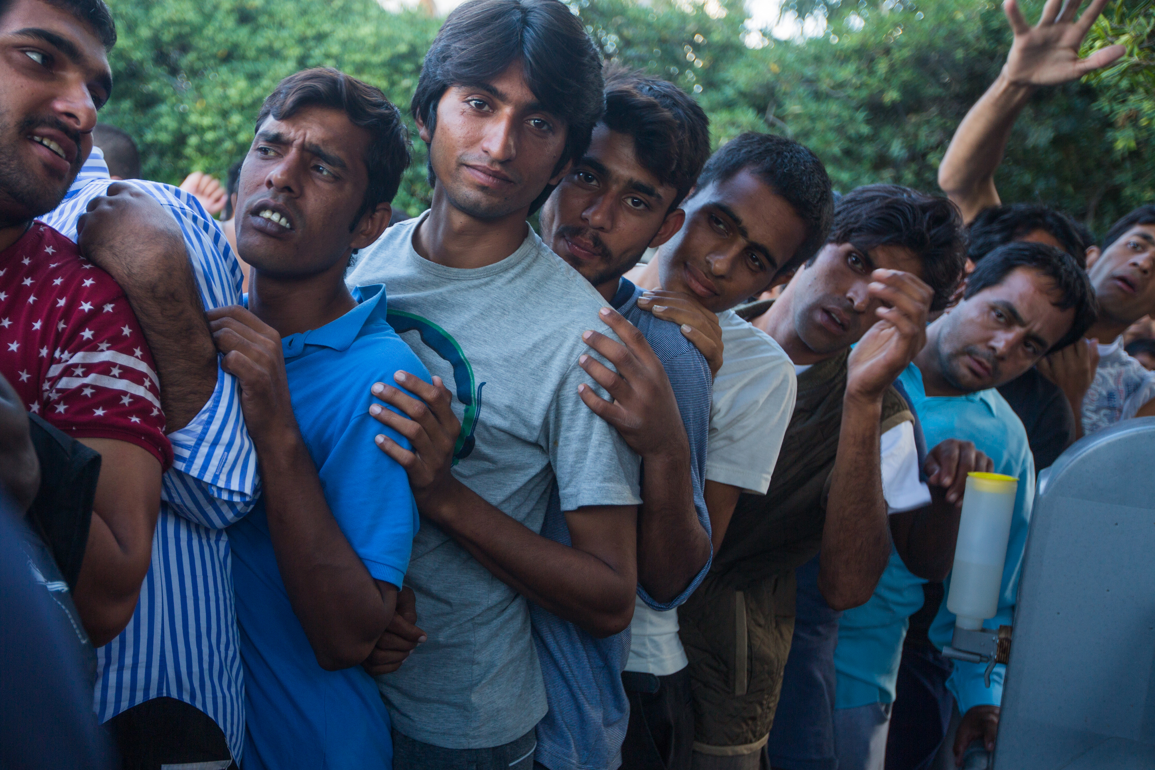 Притокът на млади мъже бежанци увеличава насилието